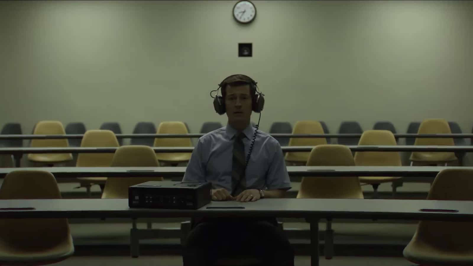 Mindhunter, classroom, headphones, HD Desktop Wallpaper