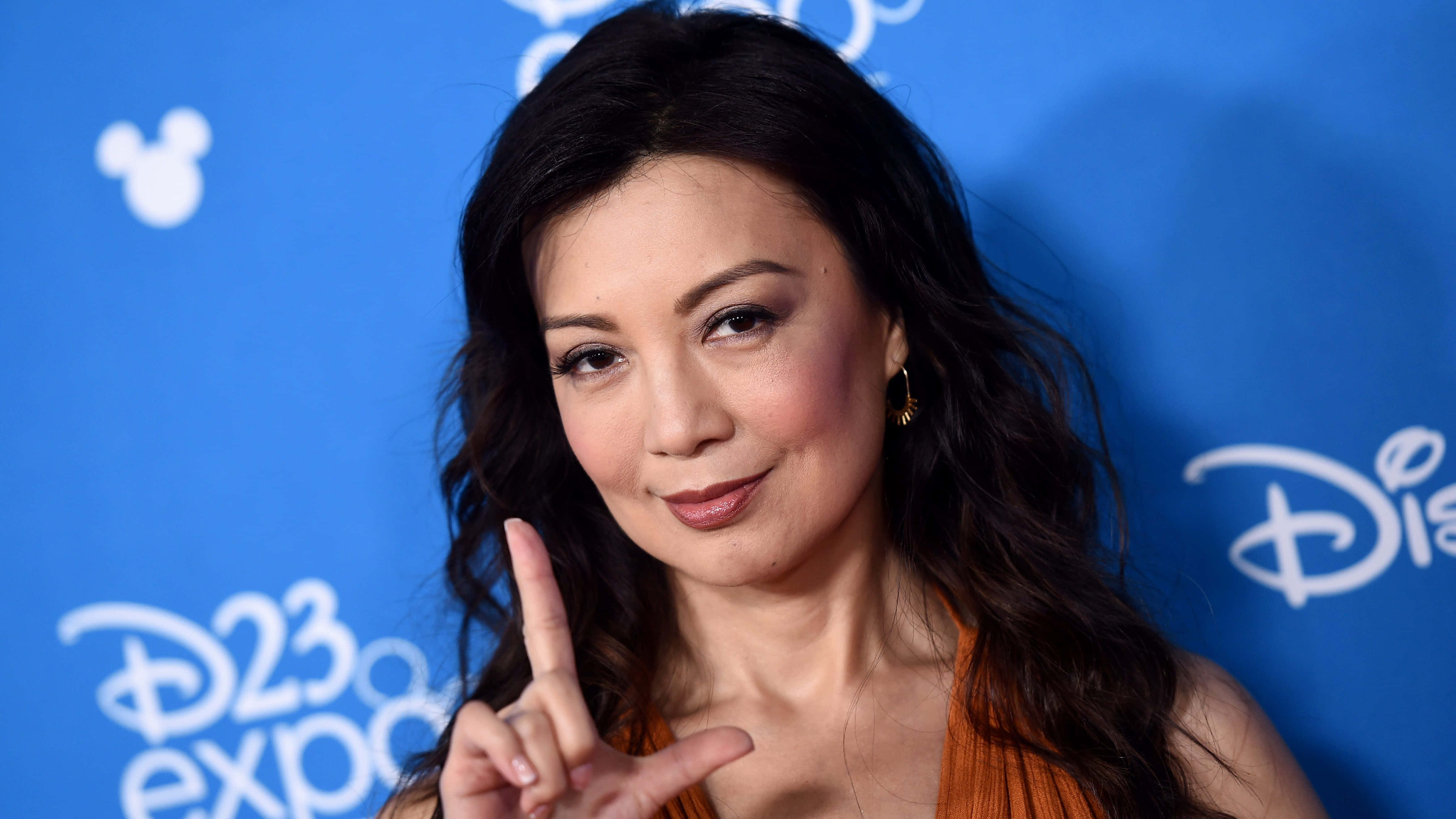 Ming Na Wen, black ensemble, blue Disney D23 Expo backdrop, 4K Desktop Wallpaper
