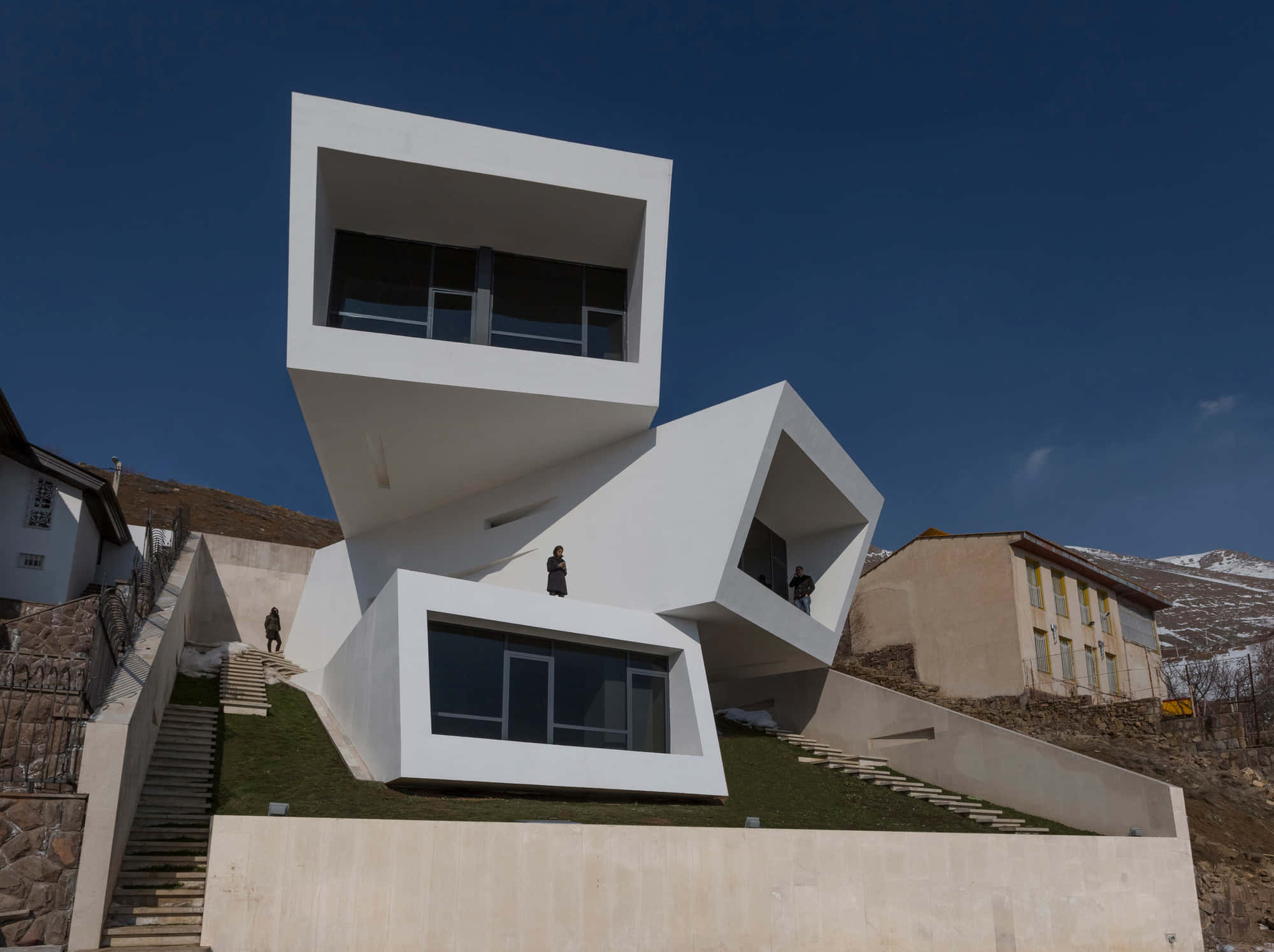 white geometric modern house, hillside, clear blue sky, Full HD Desktop Wallpaper