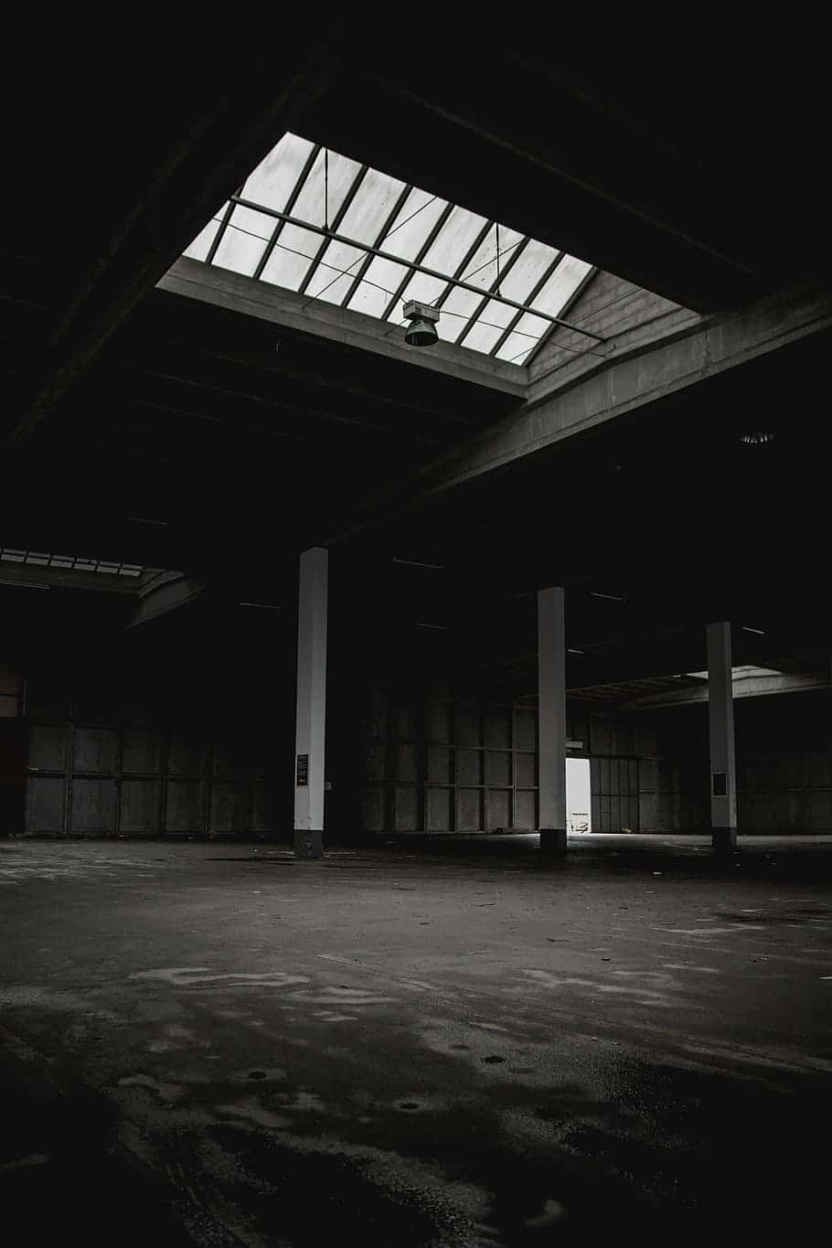 abandoned warehouse, skylight, dusty concrete pillars, HD Phone Wallpaper