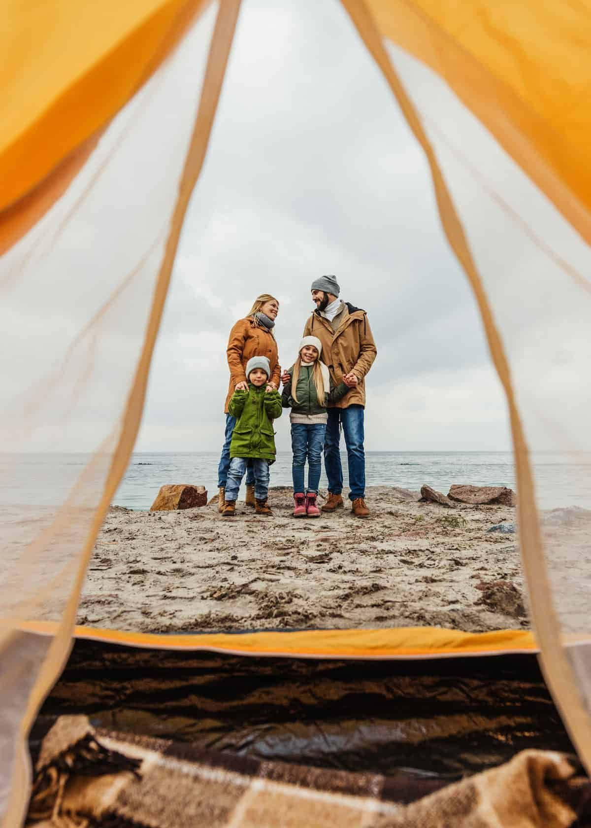minimalist camping, family of four, rocky beach, HD Phone Wallpaper