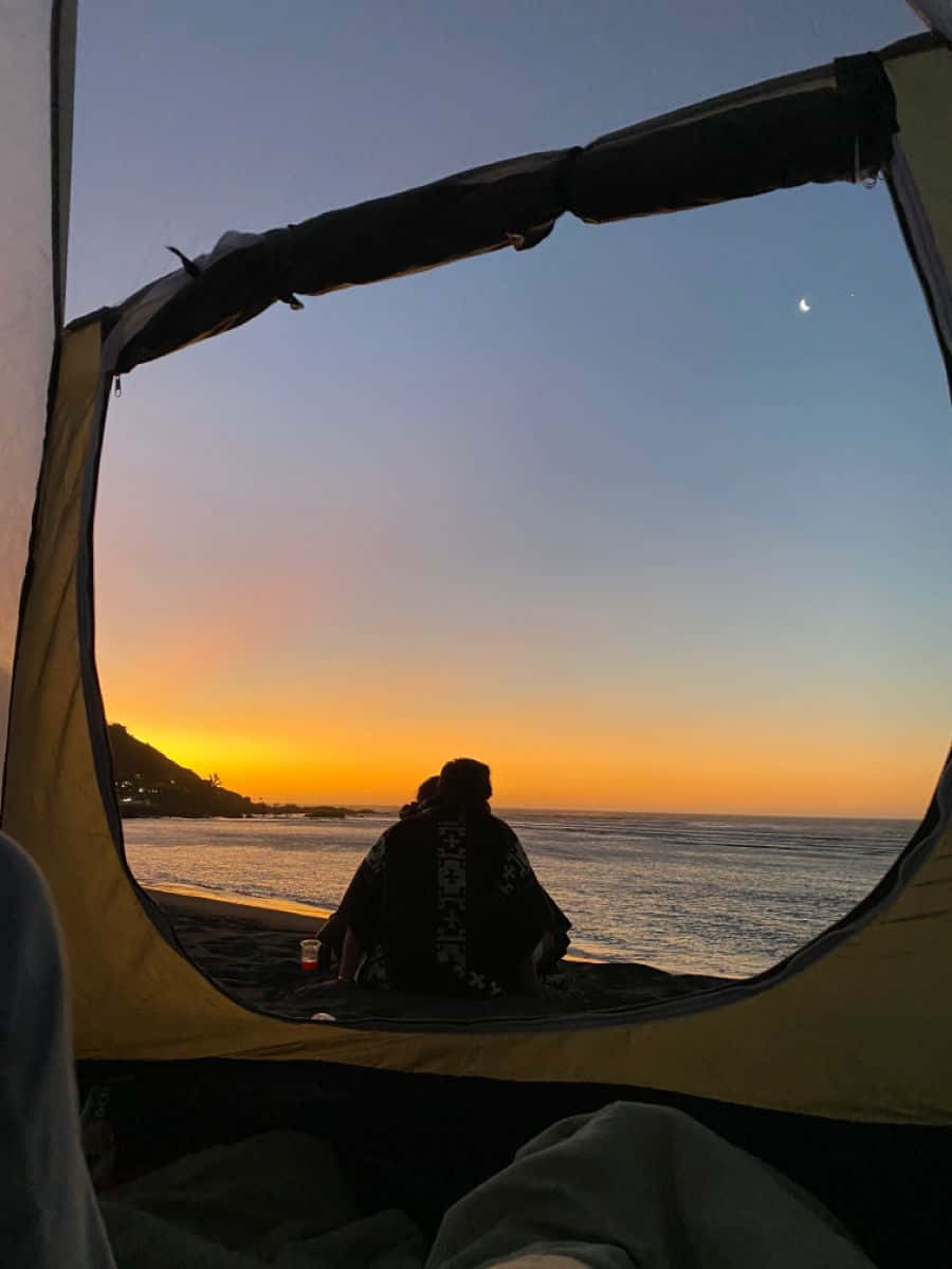 minimalist camping, silhouetted couple, beach at sunset, SD Phone Wallpaper