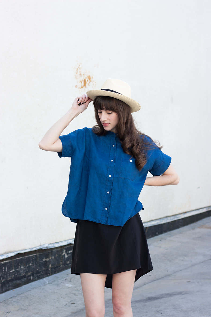 minimalist fashion, blue shirt, black skirt, HD Phone Wallpaper