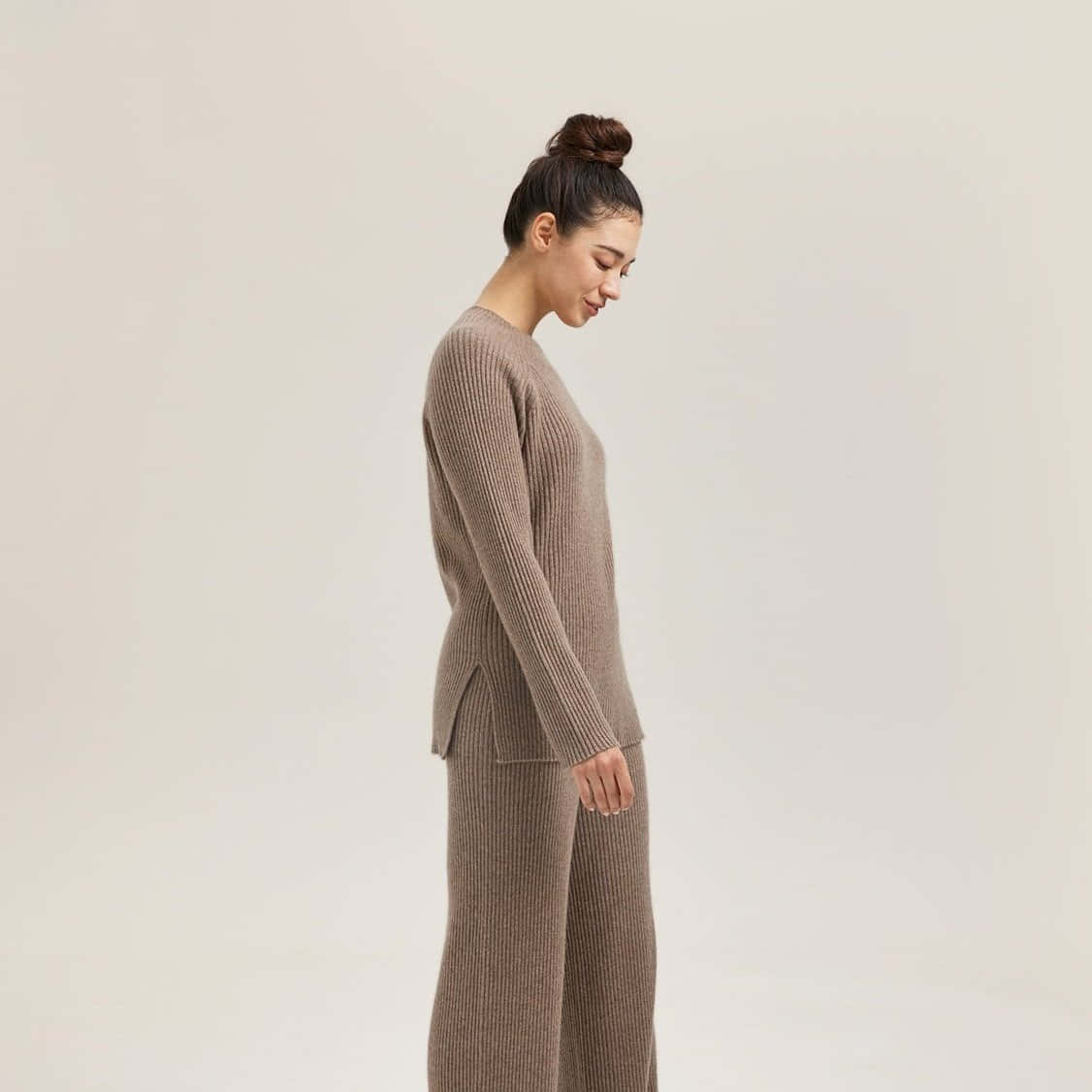 minimalist fashion, taupe, ribbed knit, SD Desktop Wallpaper