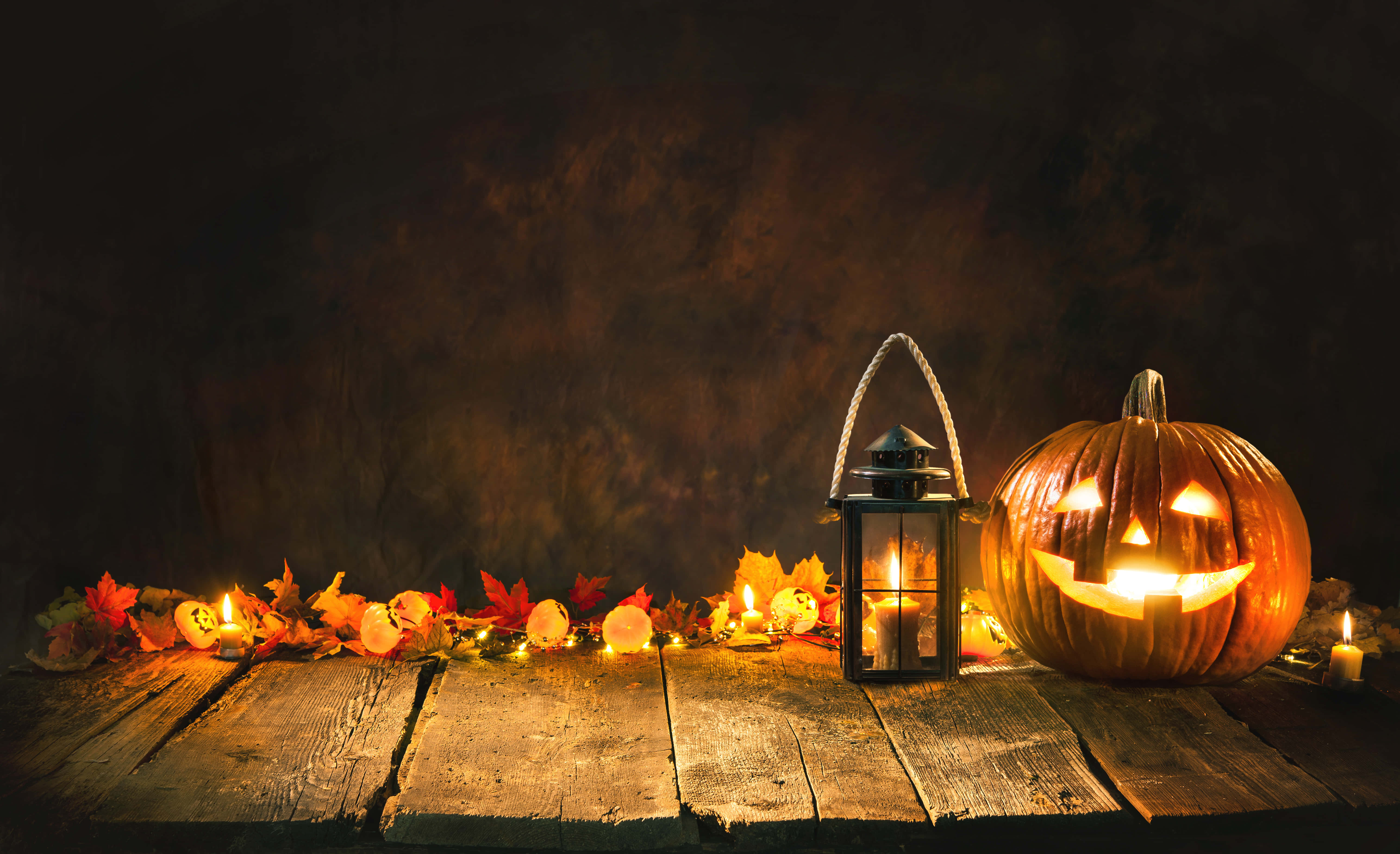 jack-o'-lantern, lantern, autumn leaves, 5K Desktop Wallpaper