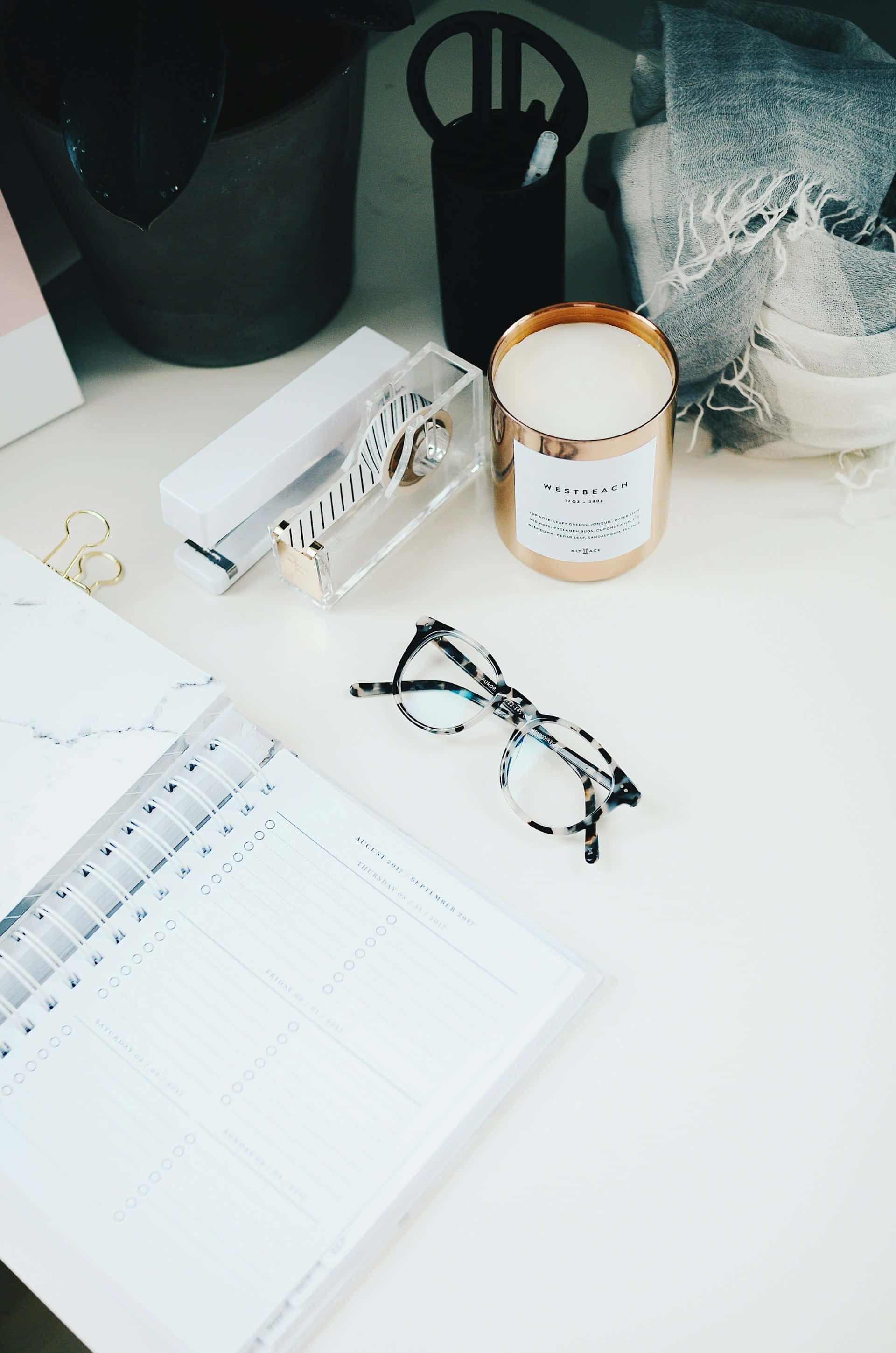 minimalist desk setup, white desk, planner, 2K Phone Wallpaper