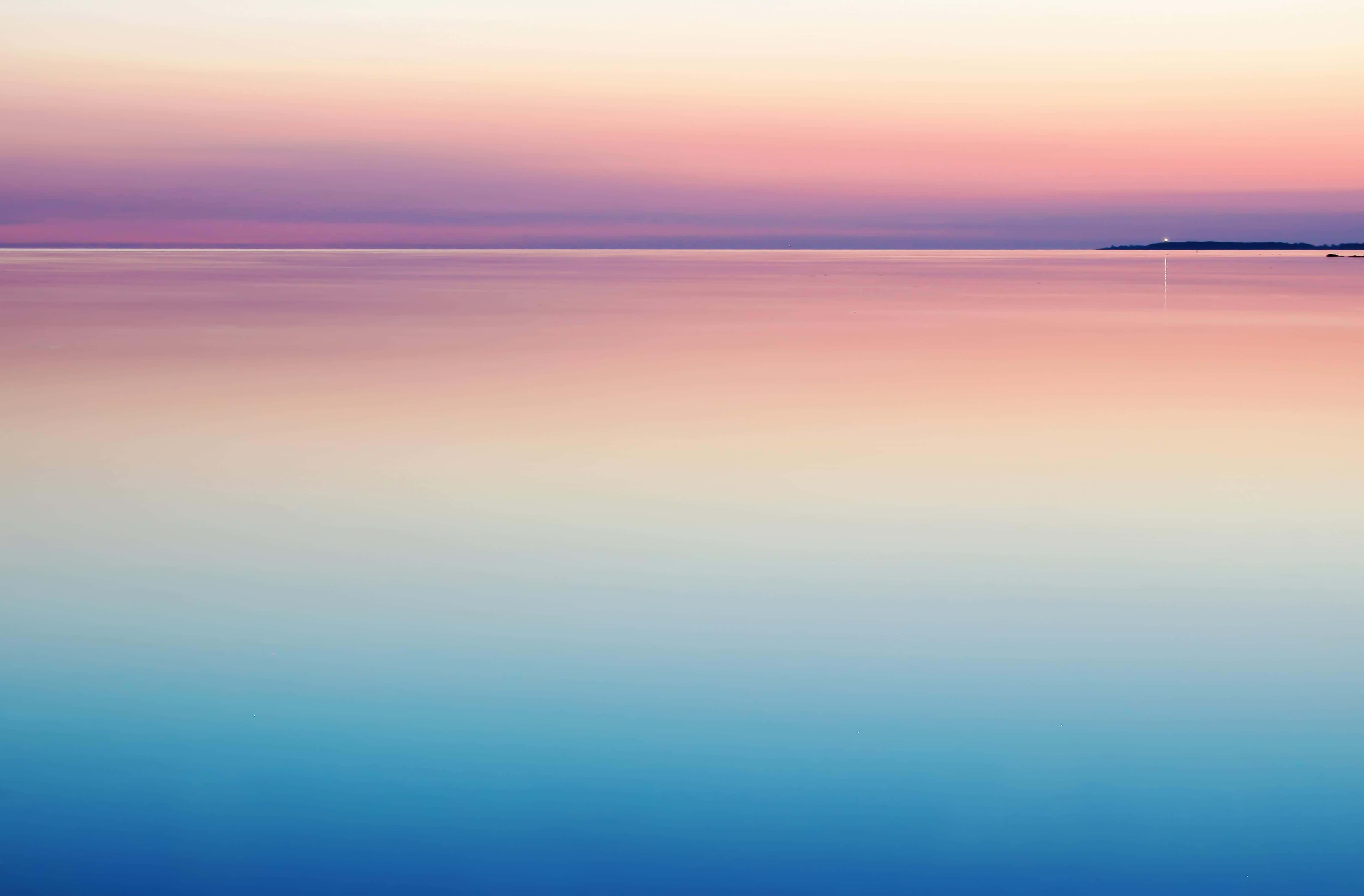 Minimalist Sunset, serene waters, pink, 4K Desktop Wallpaper