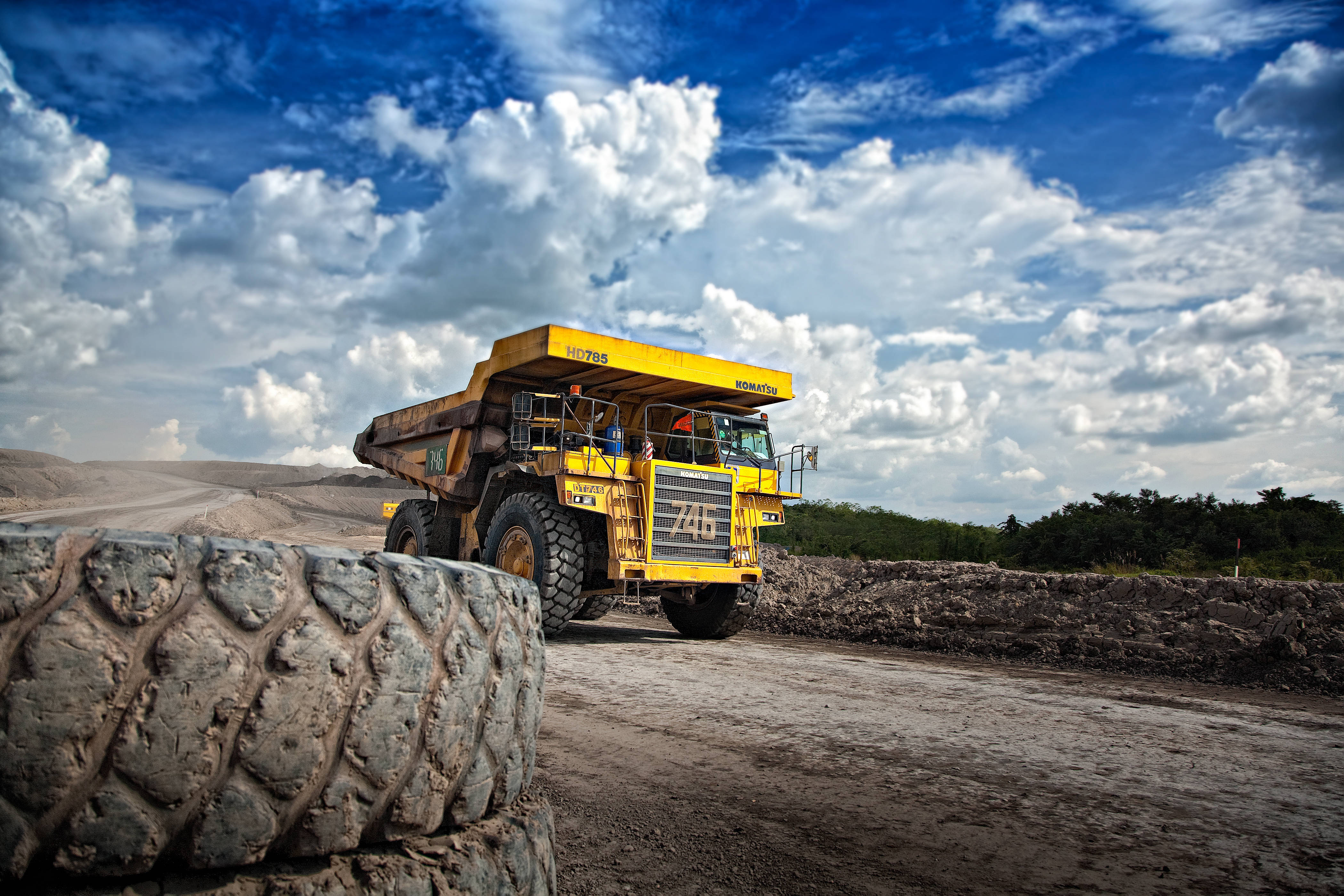 mining yellow truck, massive yellow mining dump truck, dusty open-pit mine, 4K Desktop Wallpaper