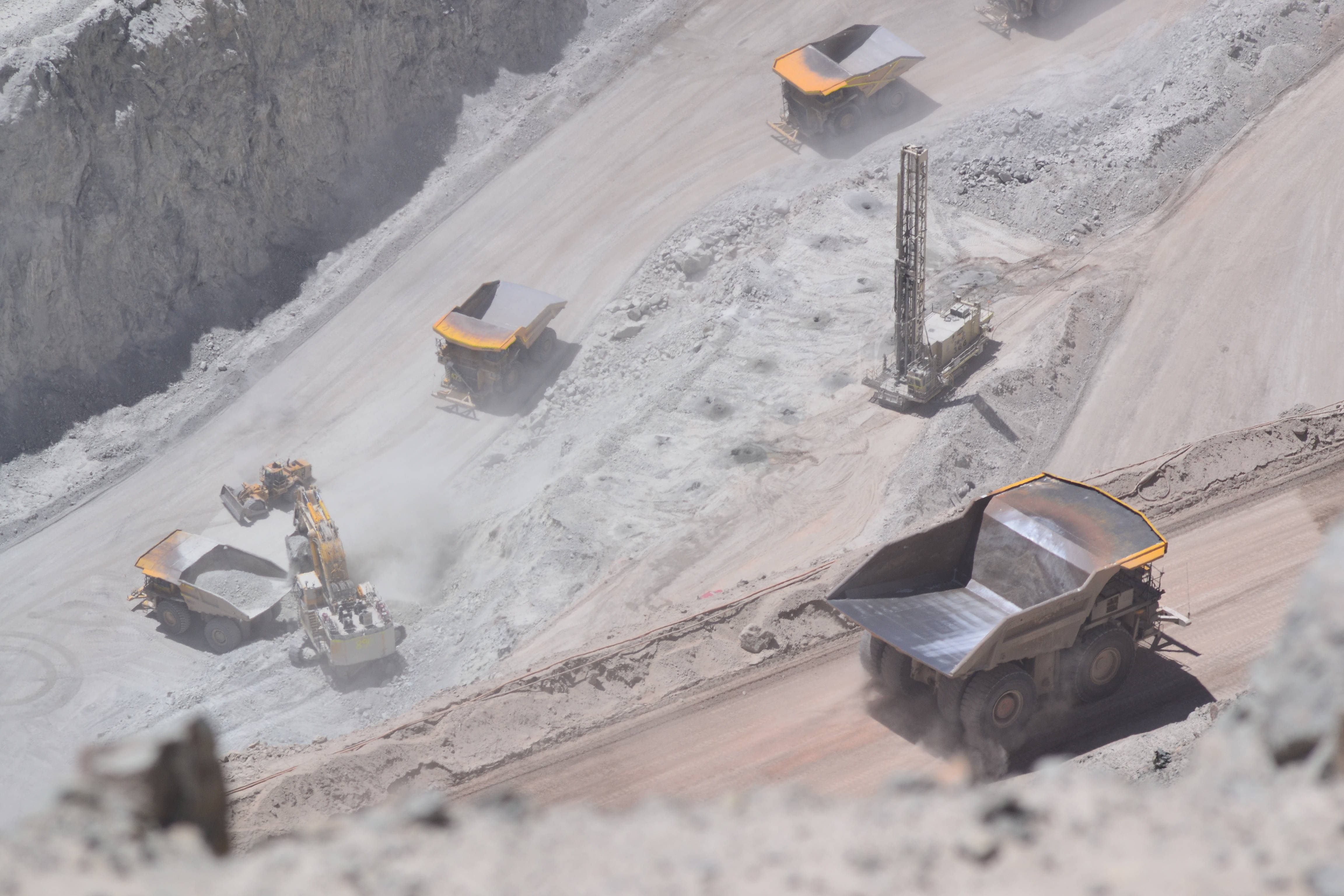 dump trucks, excavators, open-pit mine, 4K Desktop Wallpaper
