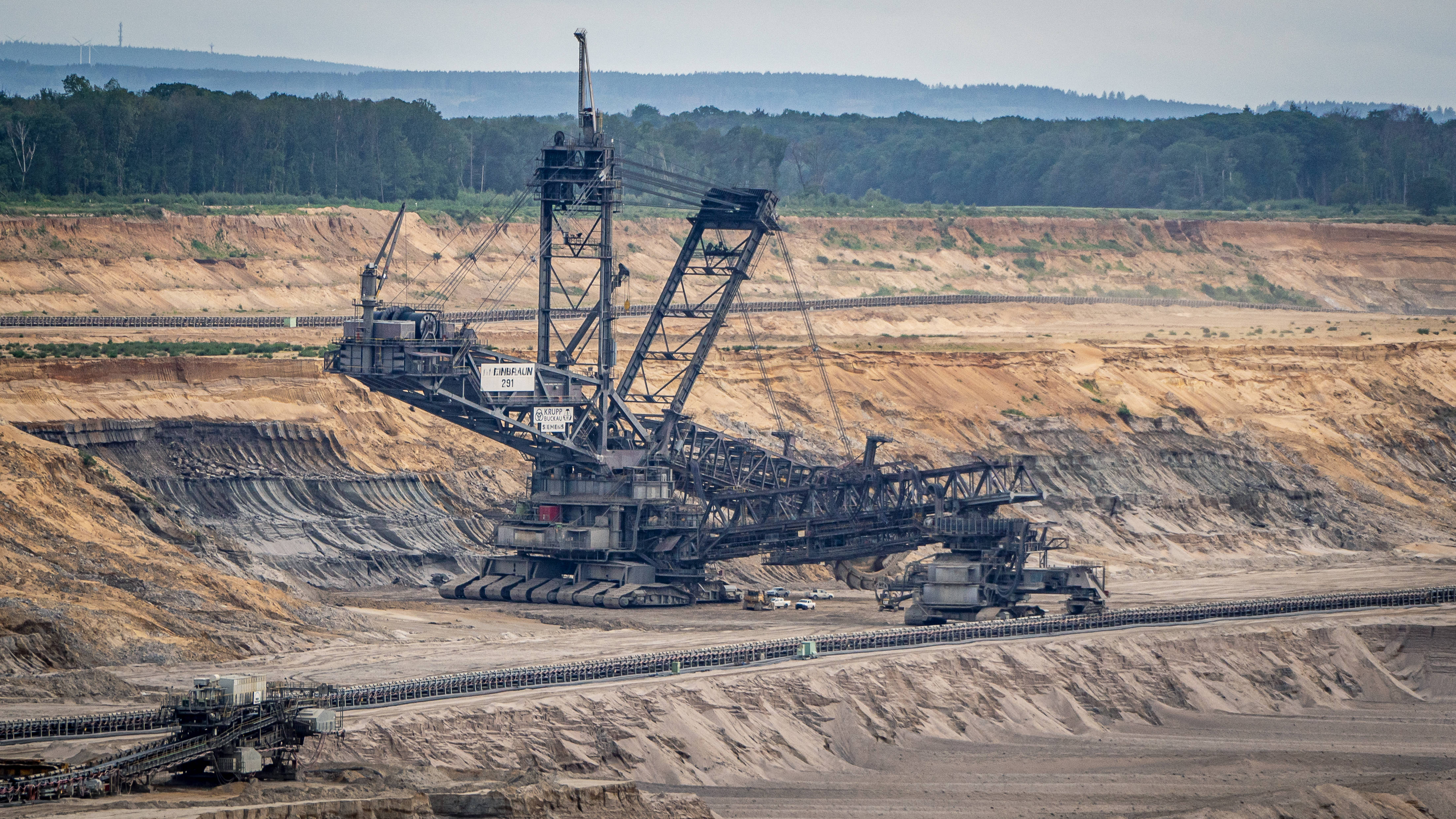 bucket wheel excavator, open-pit mine, terraced earth, 4K Desktop Wallpaper