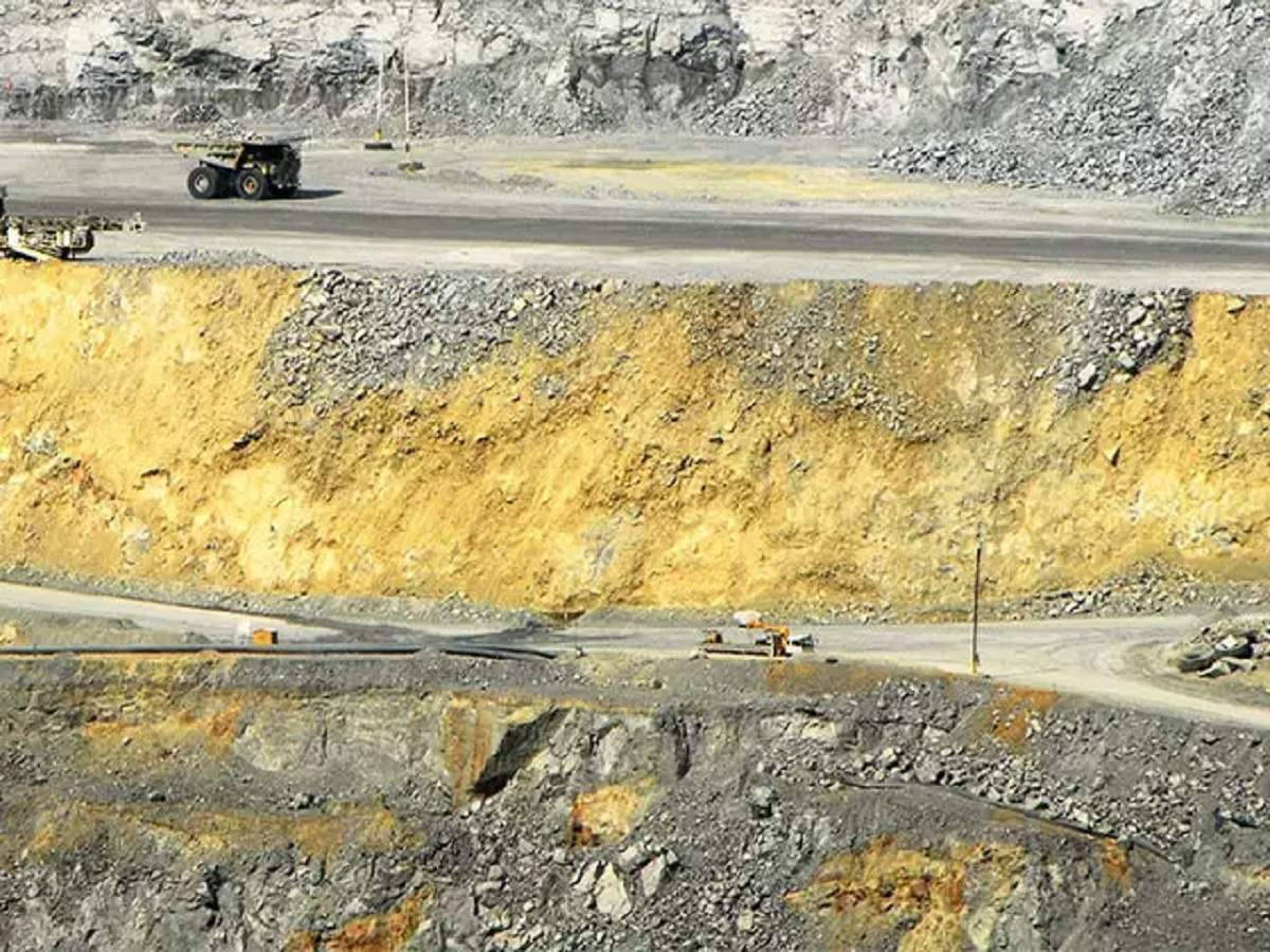 Steep Quarry Of Goldmines, open-pit mine, tiered rock walls, SD Desktop Wallpaper