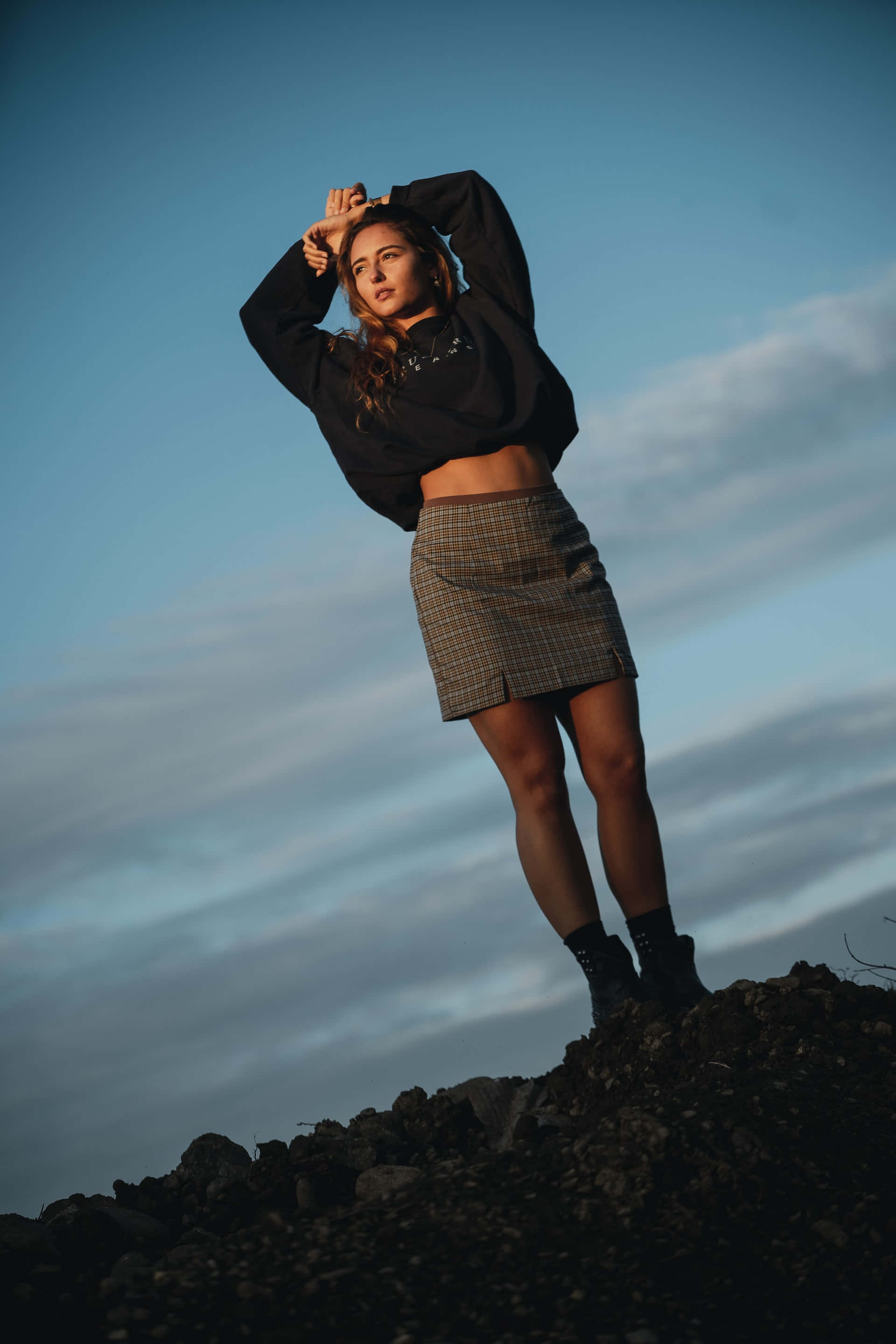 brown plaid miniskirt, black crop top, rocky hill, 2K Phone Wallpaper
