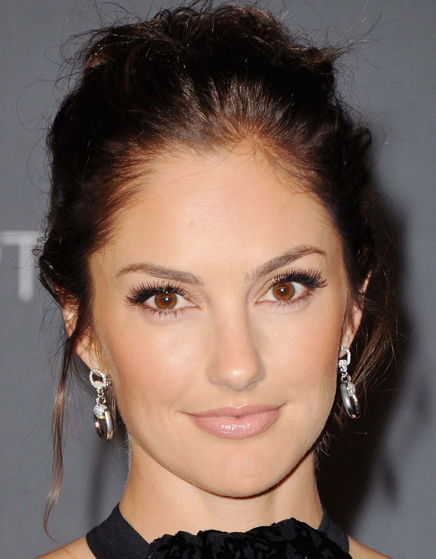 Minka Kelly, dark hair, elegant dangling earrings, Full HD Phone Wallpaper