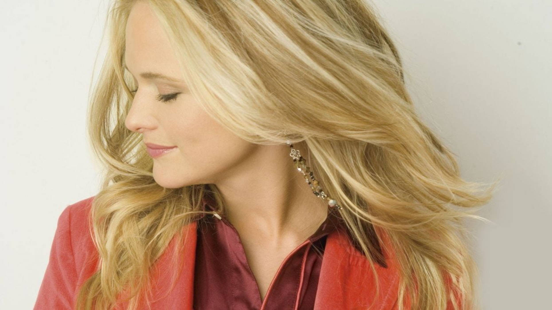 Miranda Lambert, blonde hair, red blouse, Full HD Desktop Wallpaper