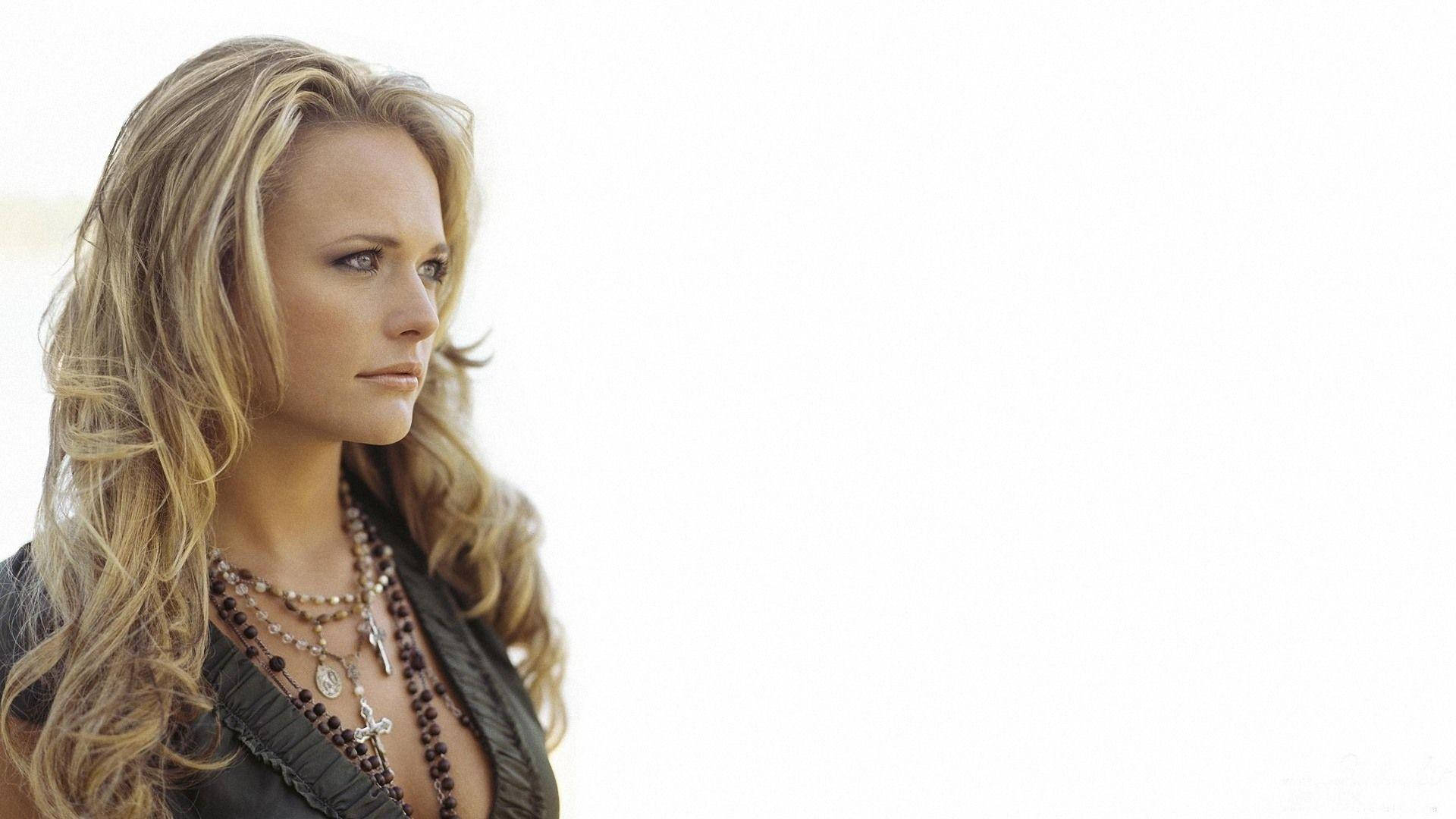 Miranda Lambert, white background, long blonde hair, Full HD Desktop Wallpaper
