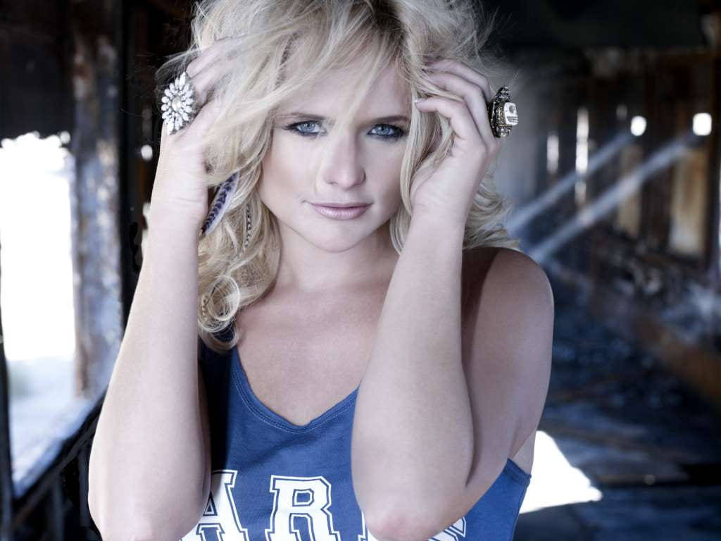 Miranda Lambert, blue tank top, sunlit abandoned building, SD Desktop Wallpaper
