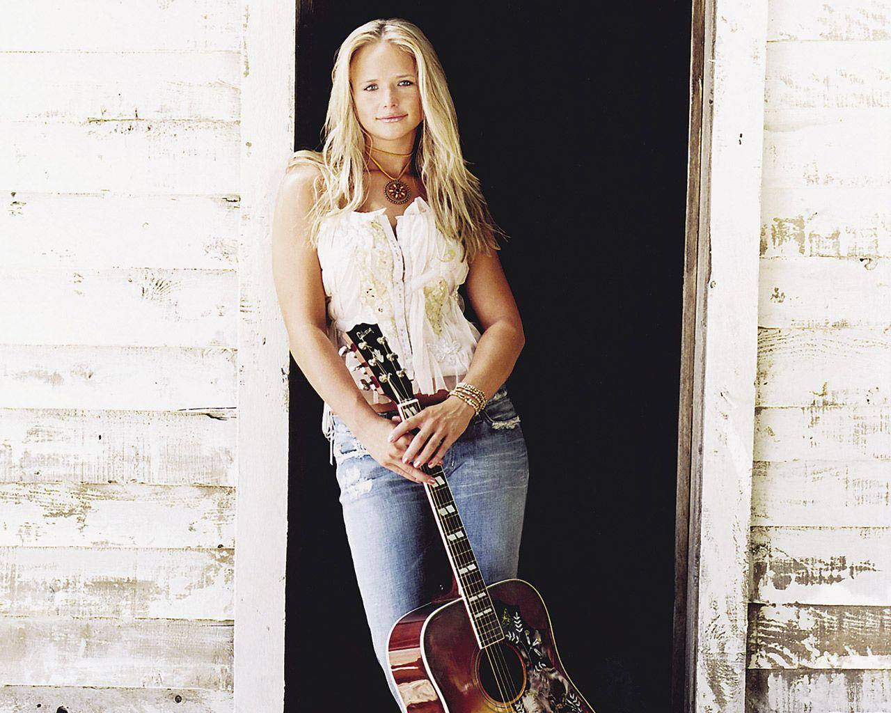 Miranda Lambert, white top, jeans, HD Desktop Wallpaper