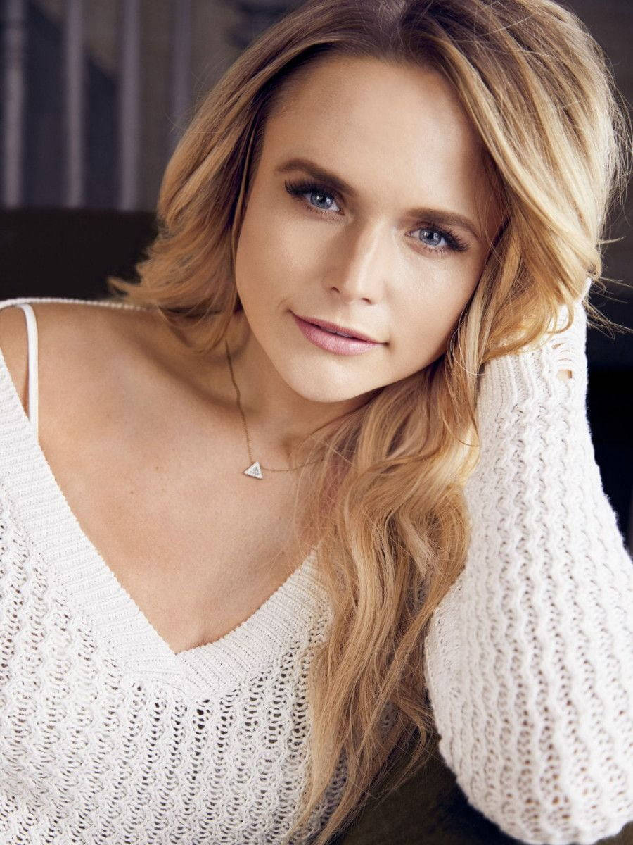Miranda Lambert, crocheted white top, long blonde hair, SD Phone Wallpaper