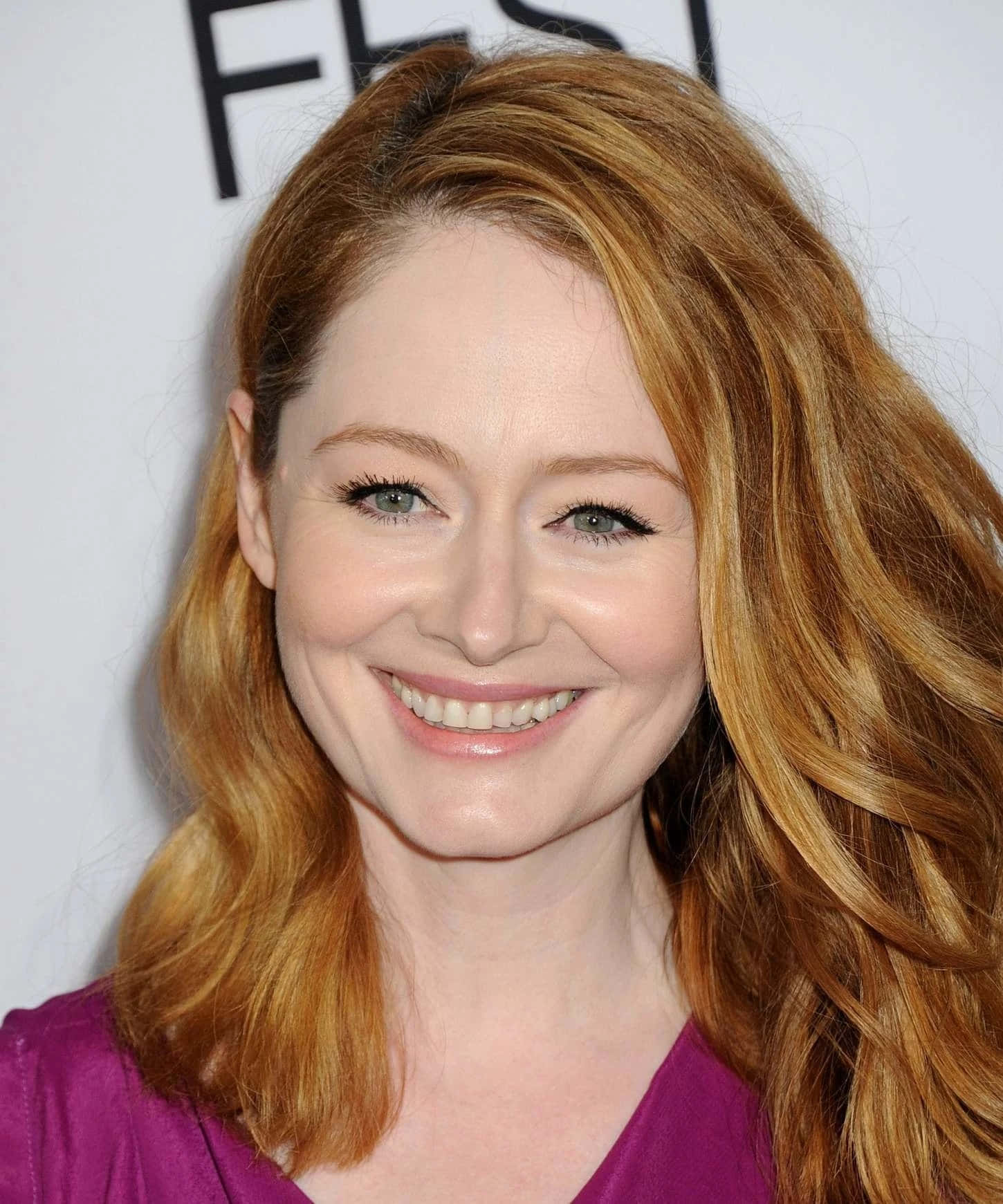 Miranda Otto, vibrant red hair, warm smile, HD Phone Wallpaper
