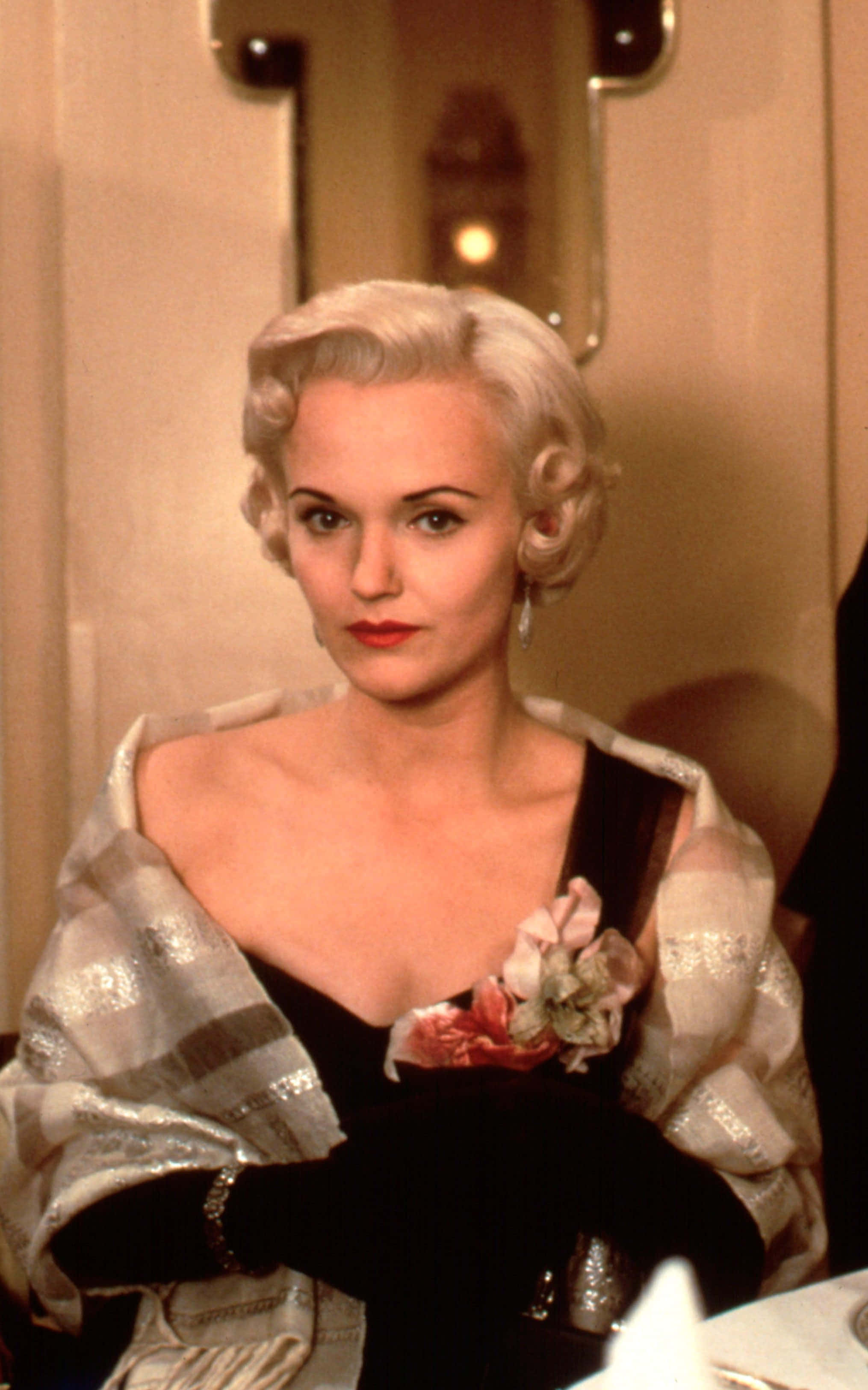 Miranda Richardson, blonde woman, black dress, 2K Phone Wallpaper