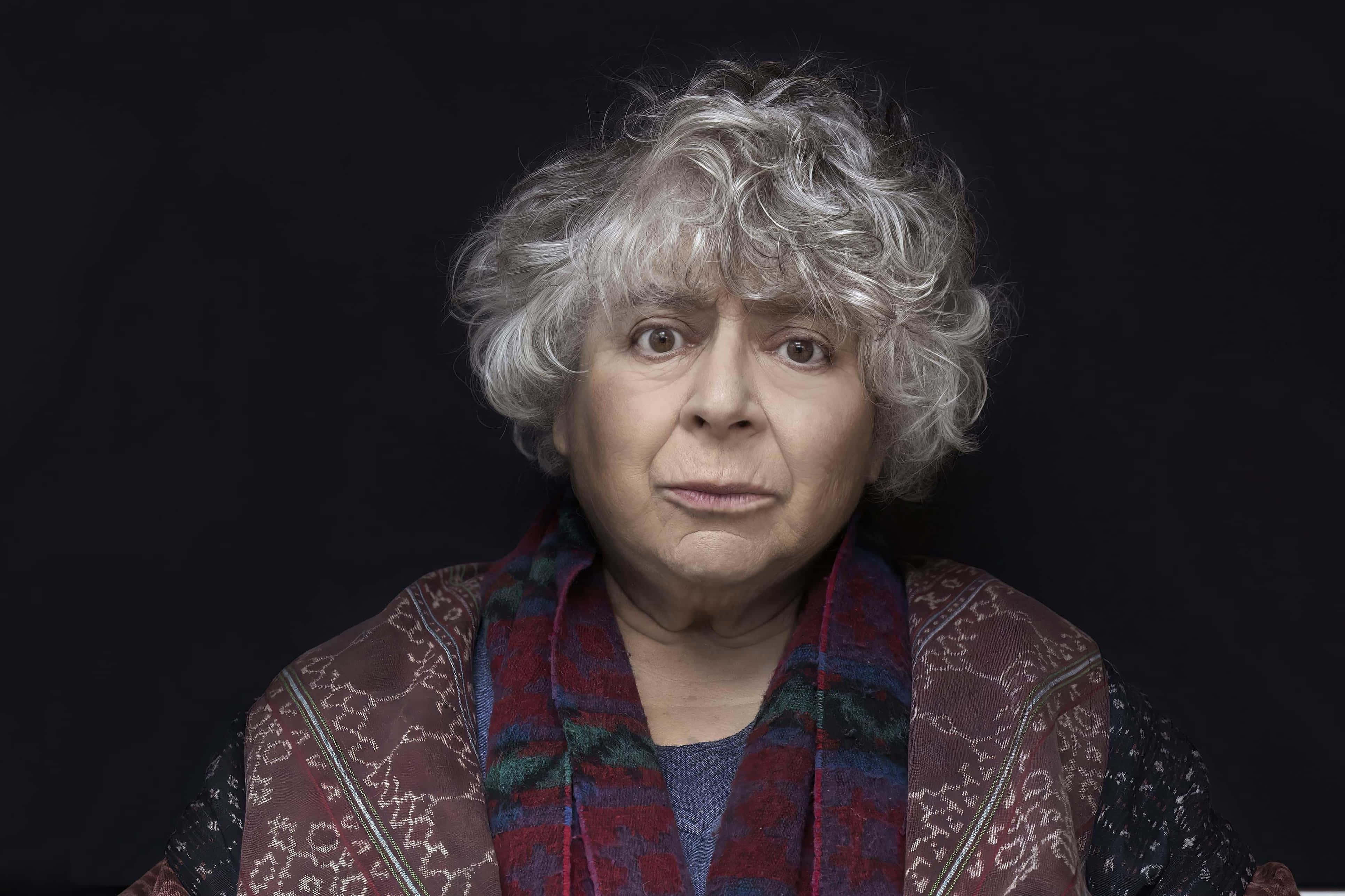 Miriam Margolyes, black outfit, wild gray hair, 4K Desktop Wallpaper