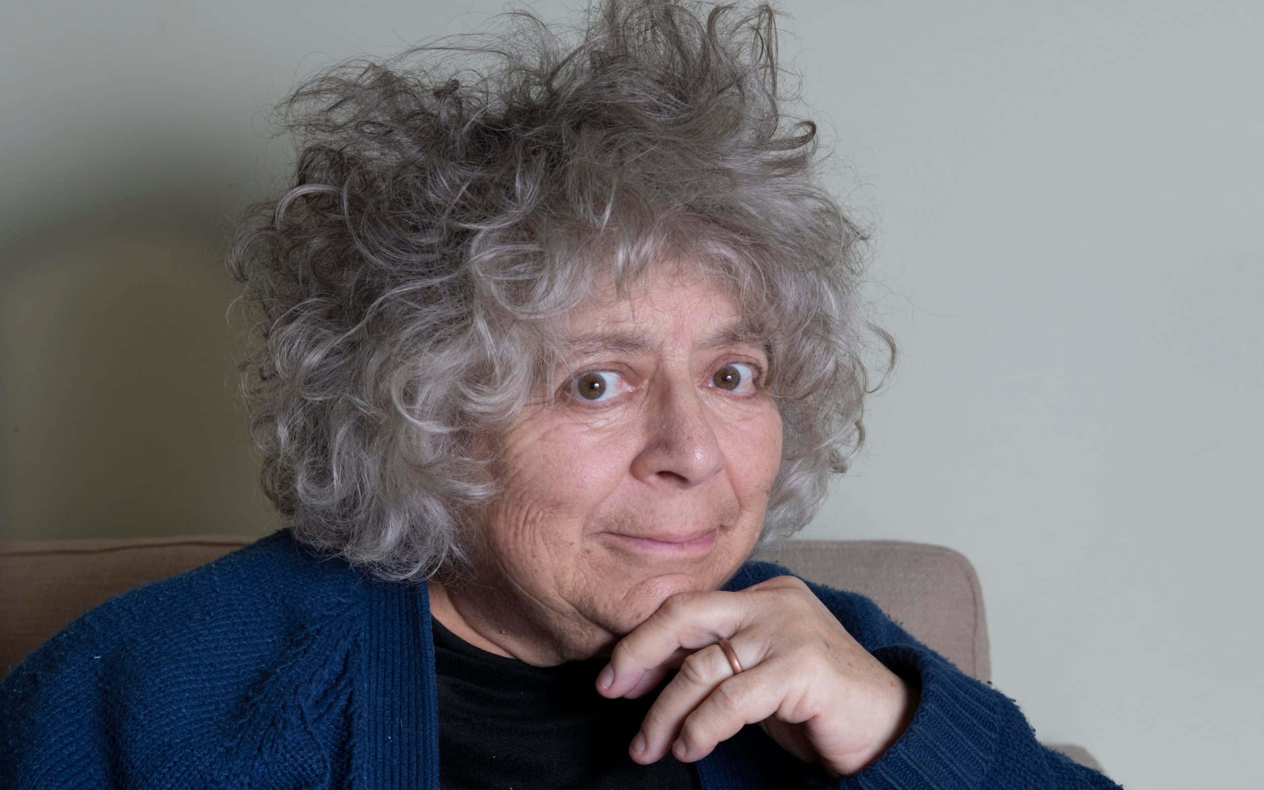 Miriam Margolyes, gray curls, cozy indoor setting, Full HD Desktop Wallpaper