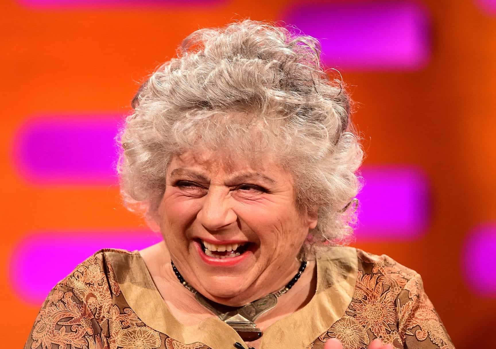 Miriam Margolyes, black and white, curly gray hair, HD Desktop Wallpaper
