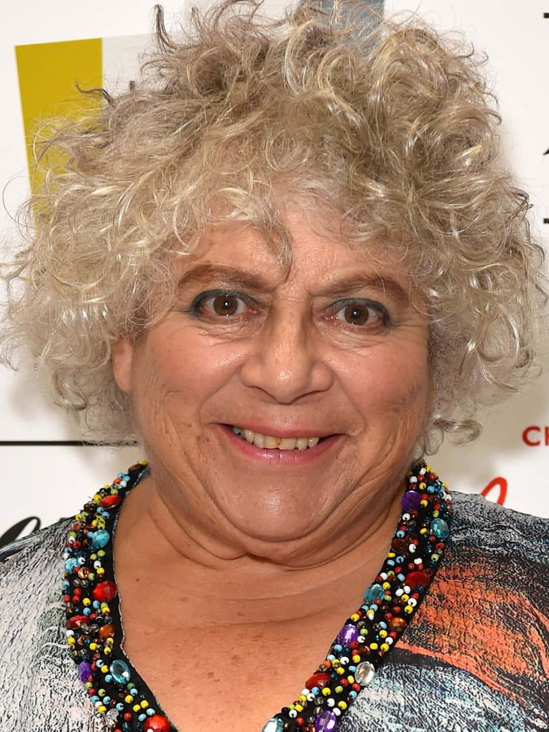 Miriam Margolyes, curly blonde hair, colorful beaded necklace, HD Phone Wallpaper