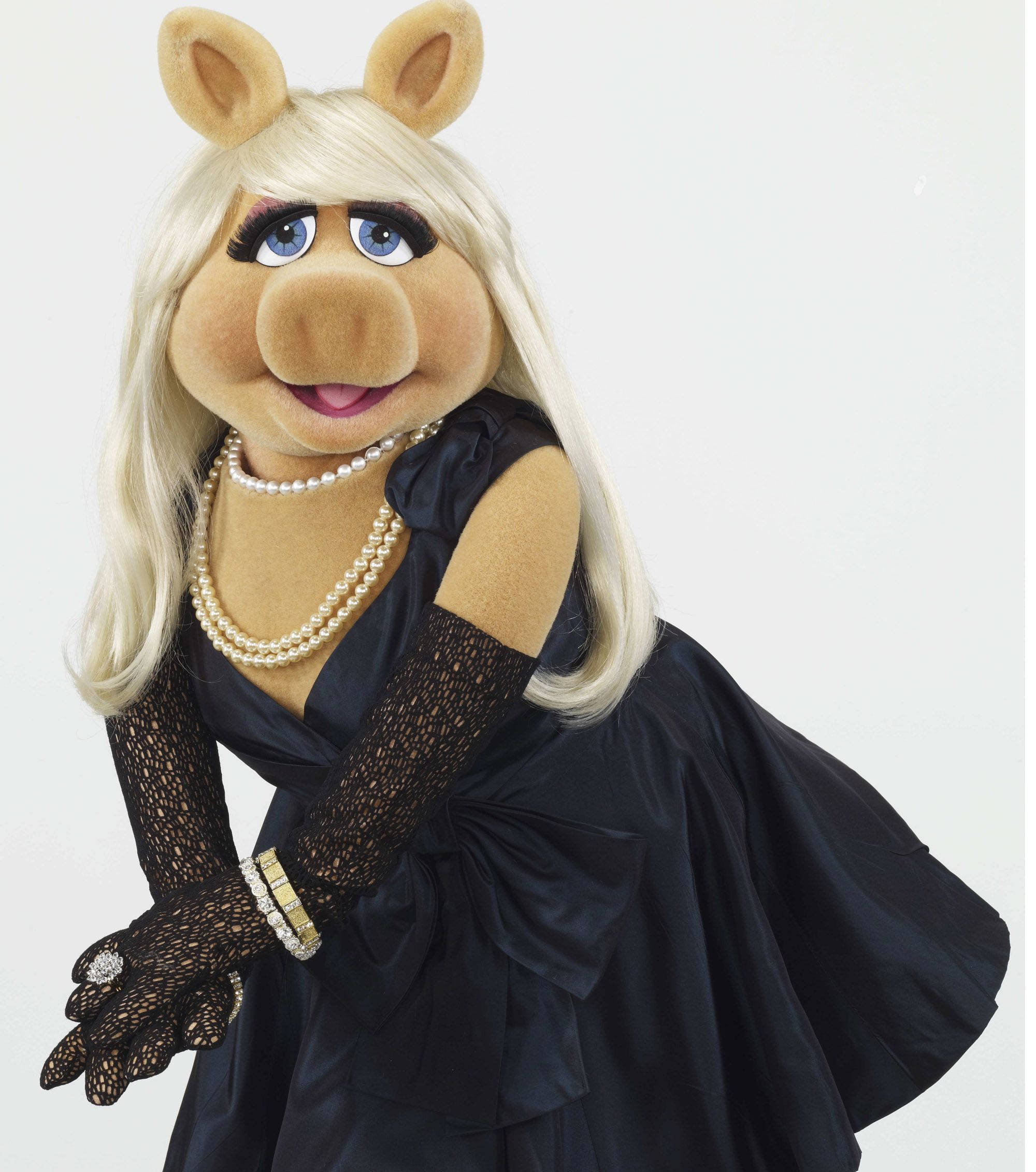 Miss Piggy, black satin gown, pearl lace gloves, Full HD Phone Wallpaper