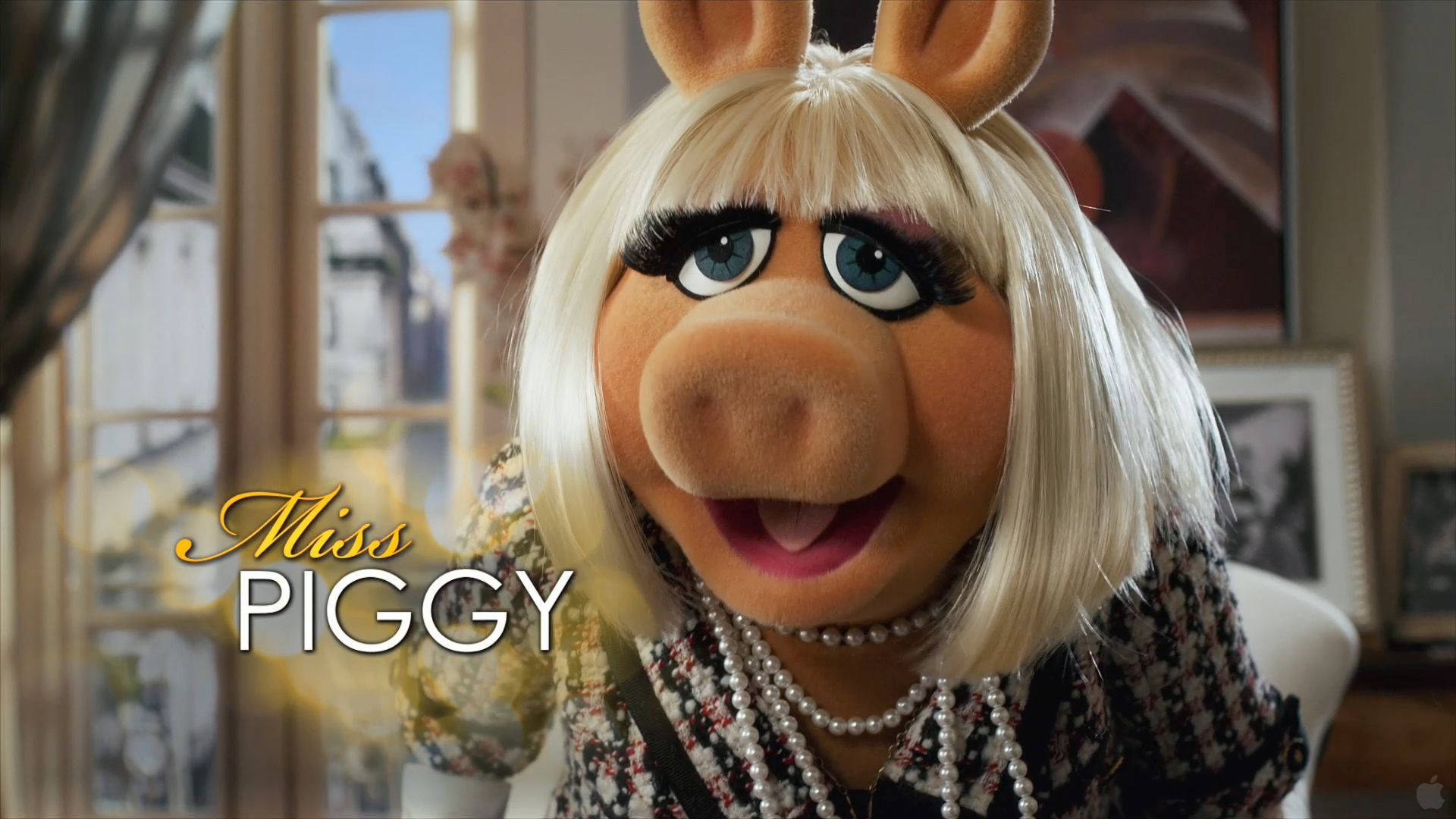 Miss Piggy, short blonde hair, glamorous outfit, Full HD Desktop Wallpaper