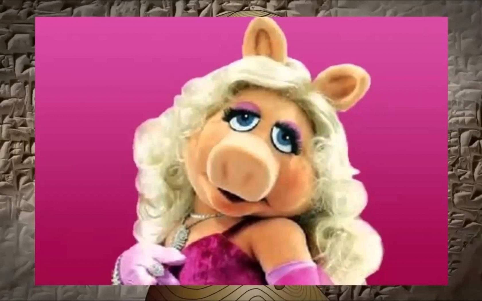 Miss Piggy, blonde curls, purple makeup, HD Desktop Wallpaper