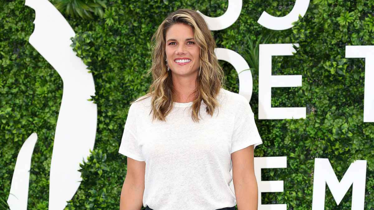 Missy Peregrym, wavy blonde hair, white tshirt, SD Desktop Wallpaper
