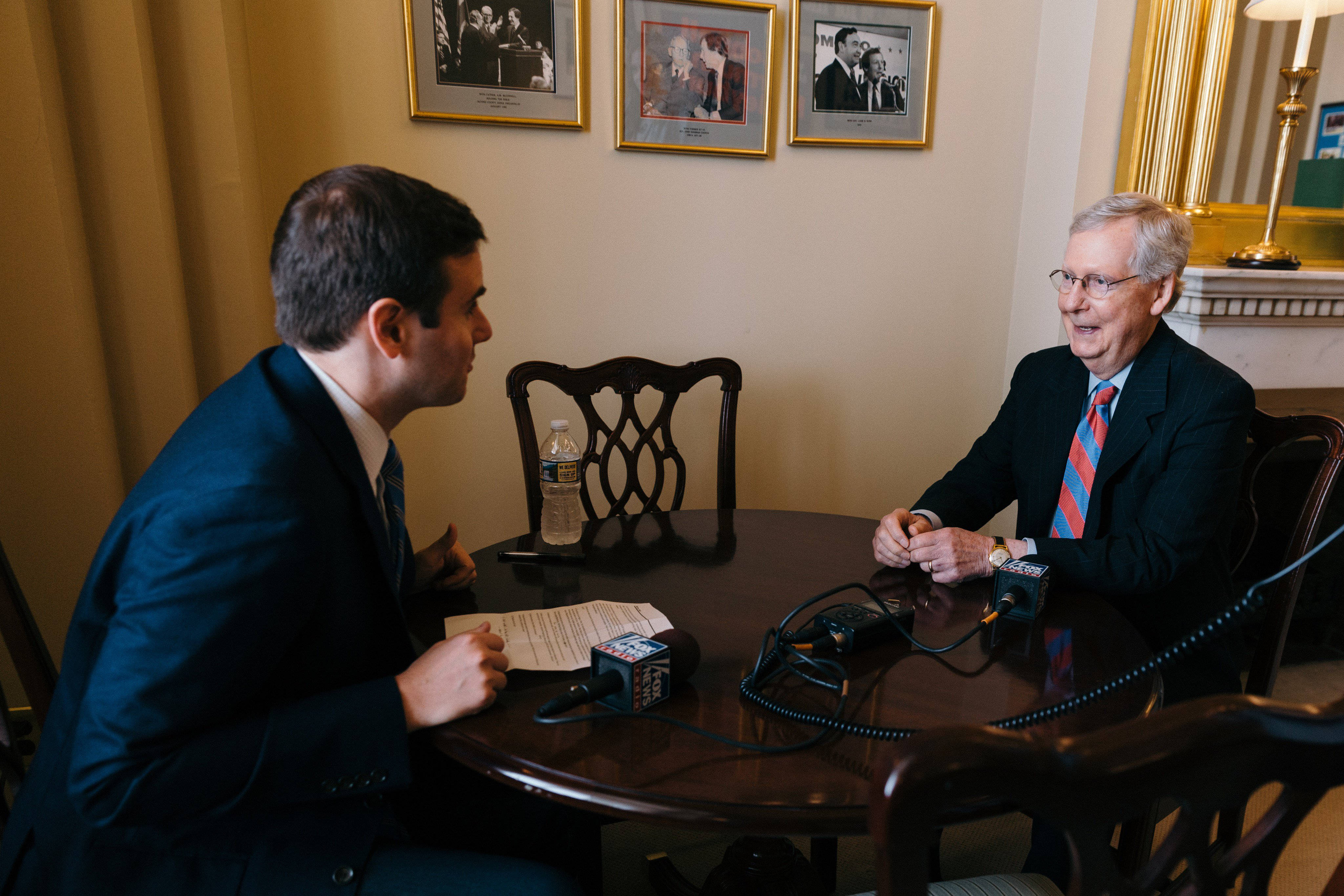 Mitch McConnell, suit, dark wooden table, 4K Desktop Wallpaper