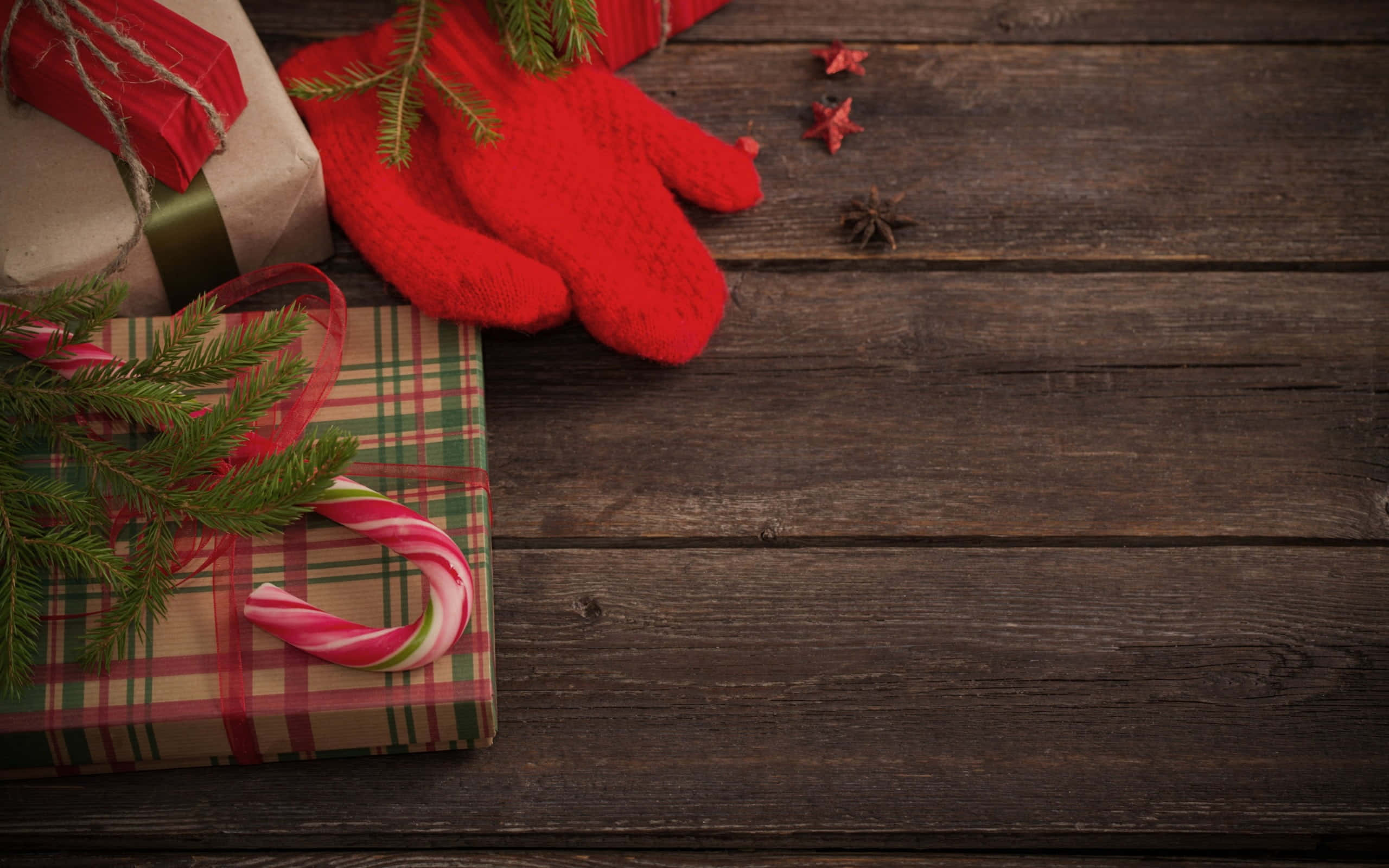 Grey Cat, red mittens, rustic dark wooden table, 2K Desktop Wallpaper