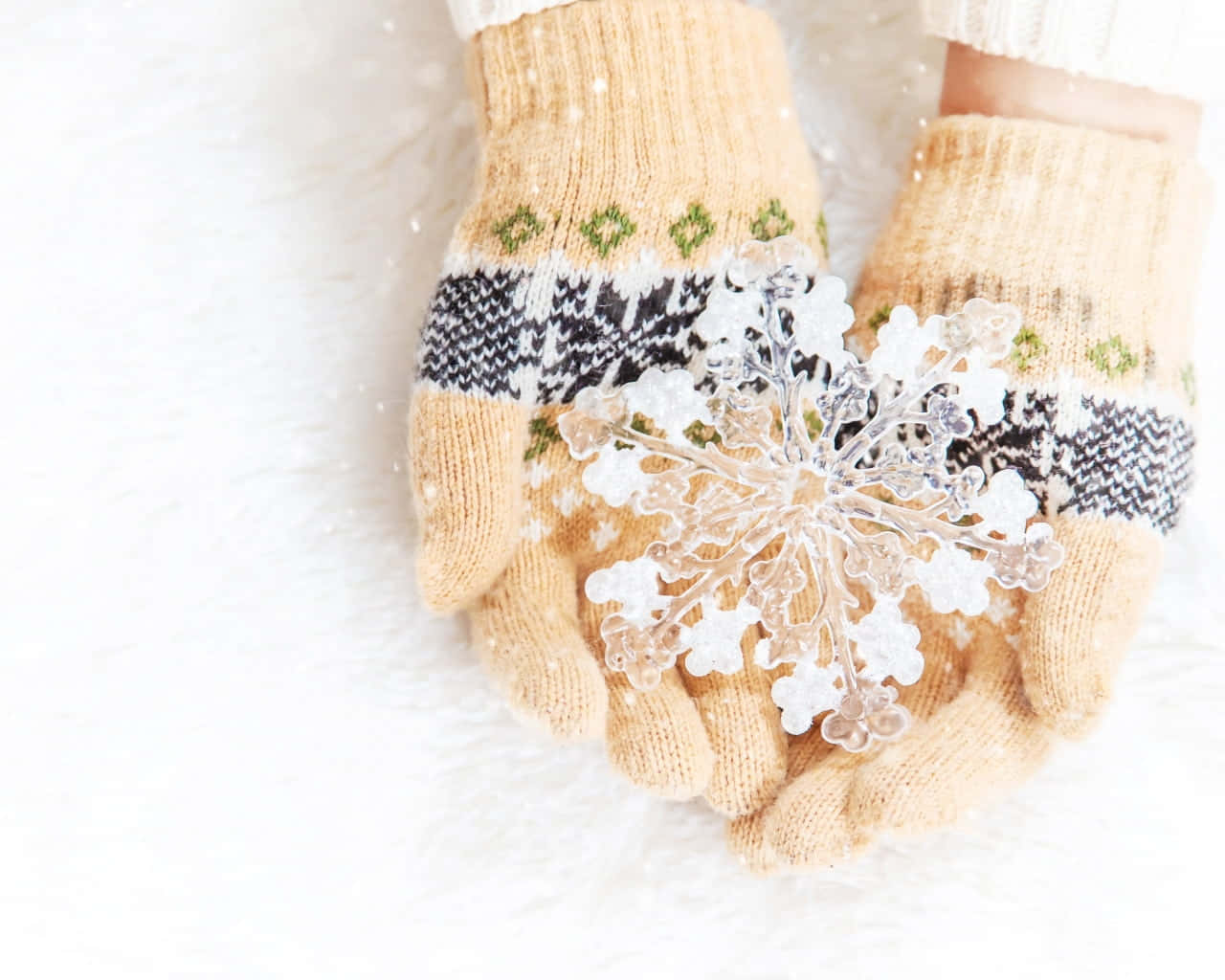 Cozy Knitted Mittens, glass snowflake, soft white fluffy background, HD Desktop Wallpaper