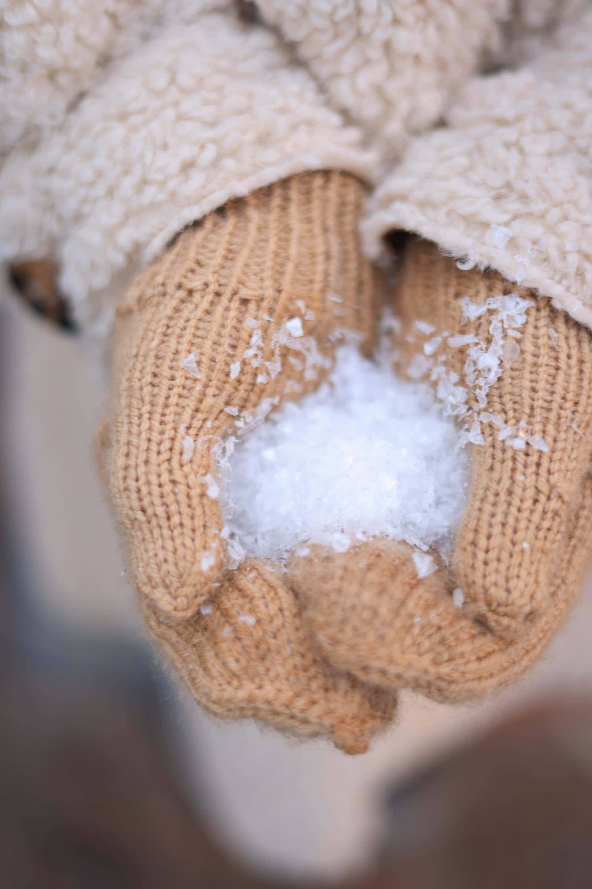 Mittens, knitted mittens, snowball, 2K Phone Wallpaper