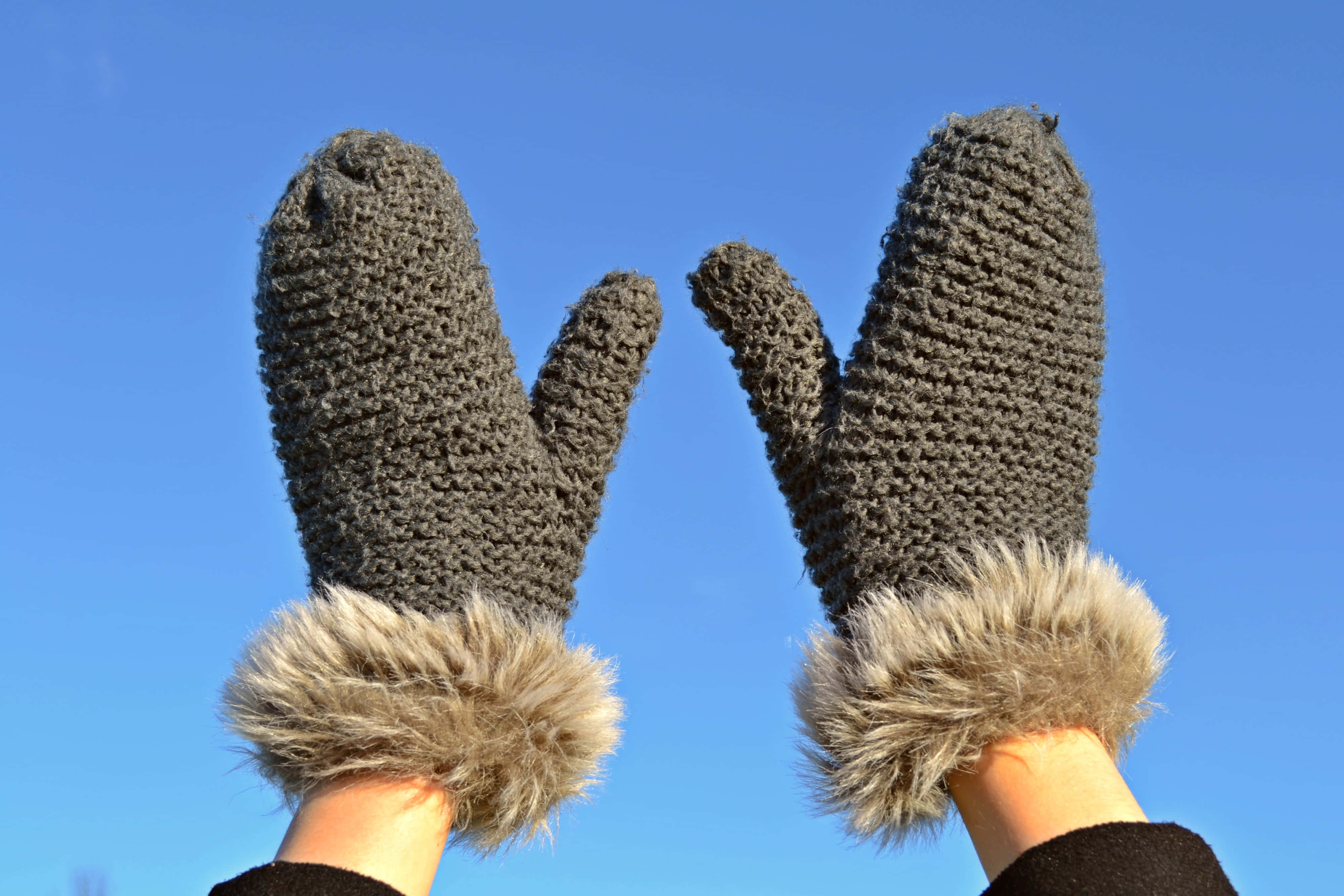 Mittens 4000 x 2667, gray knitted mittens, fluffy cuffs, 4K Desktop Wallpaper