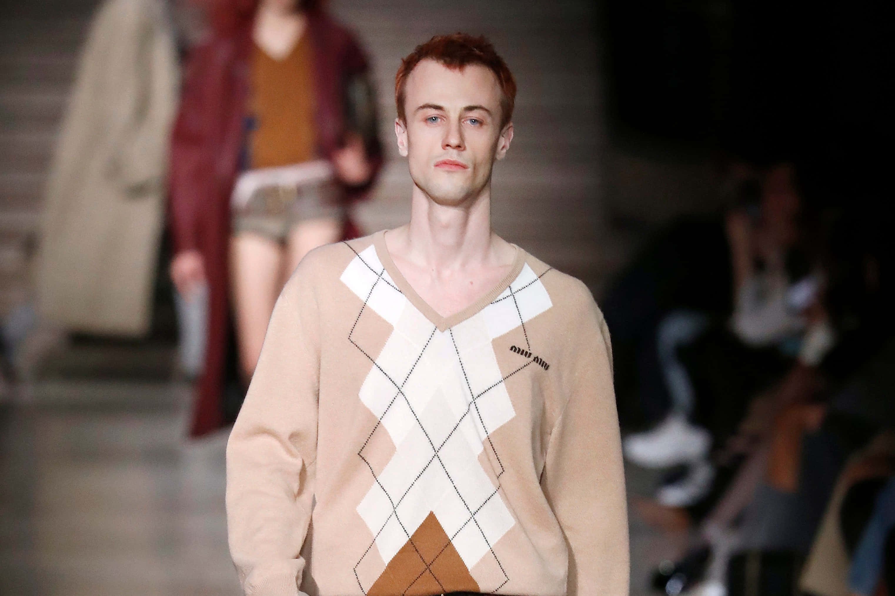Miu Miu, knit sweater, beige argyle sweater, 2K Desktop Wallpaper