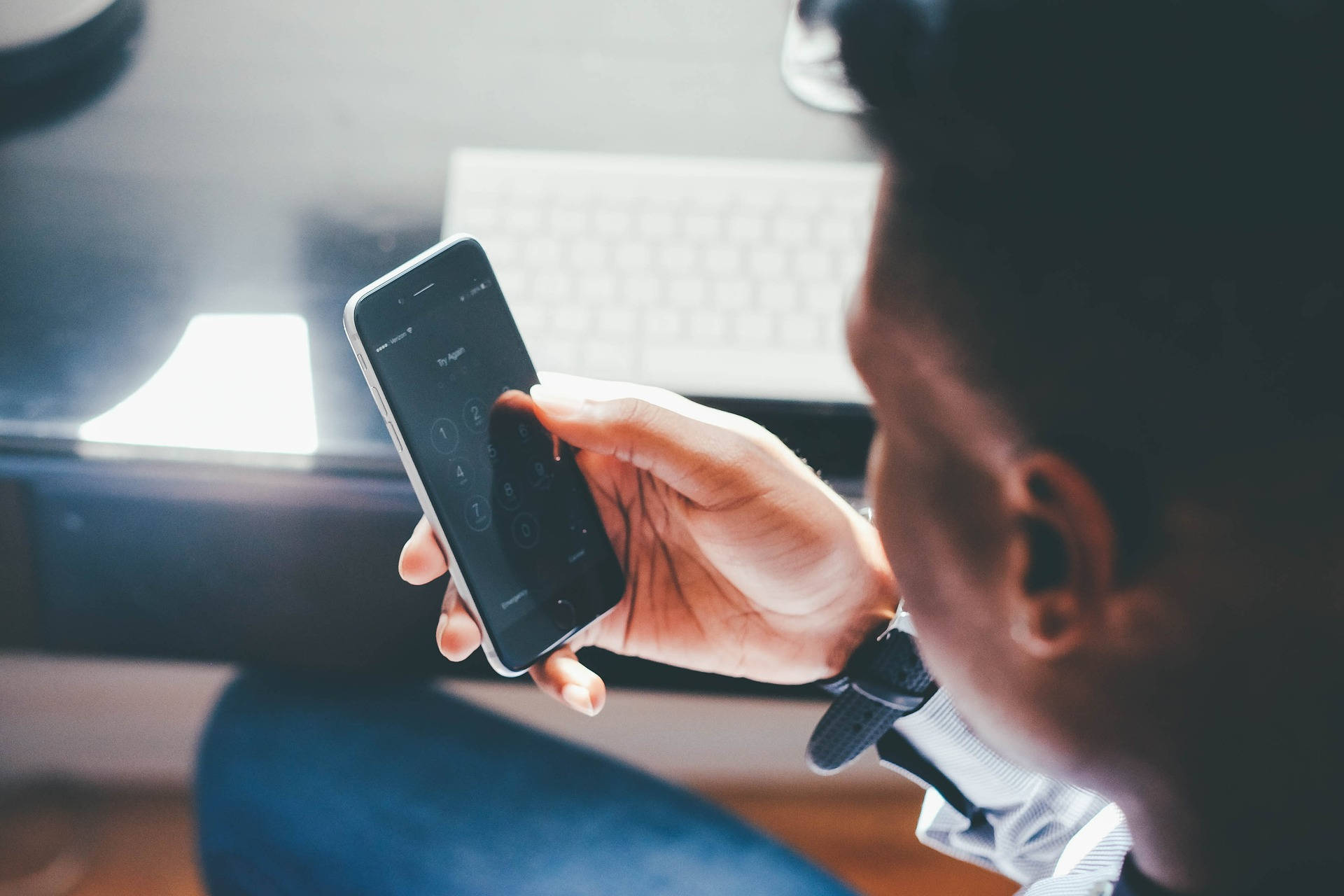 smartphone, dial pad, desk, Full HD Desktop Wallpaper