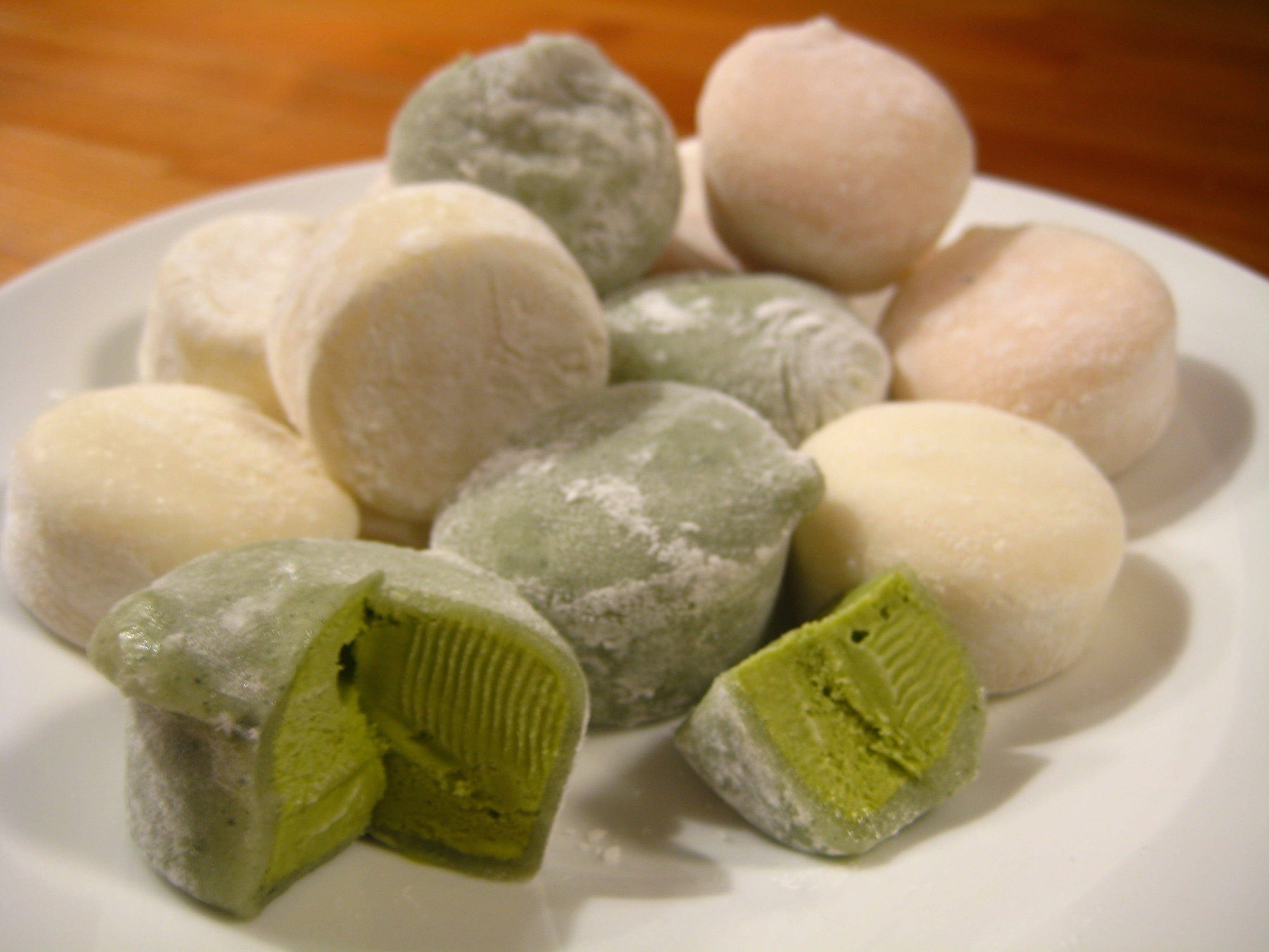mochi, white, green, 2K Desktop Wallpaper