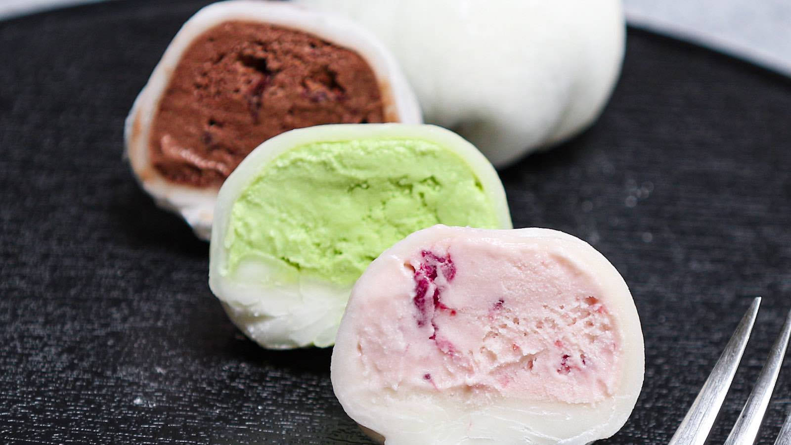 mochi ice cream, chocolate matcha, raspberry, HD Desktop Wallpaper