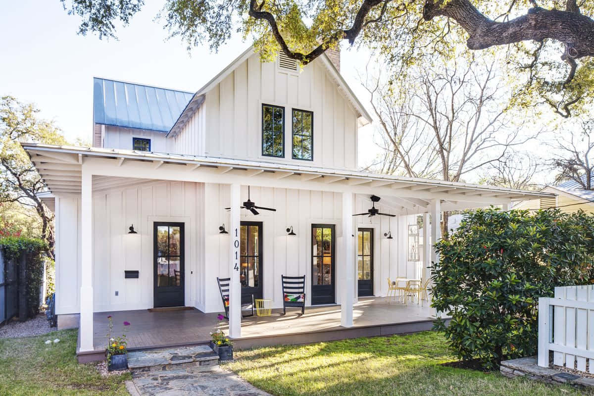 modern farmhouse, bright white, covered porch, SD Desktop Wallpaper
