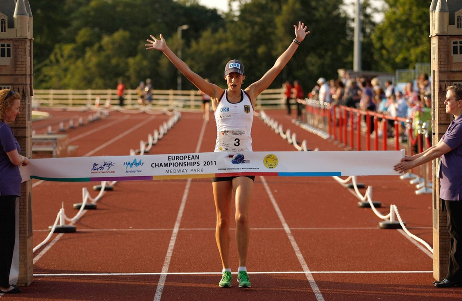 2011 European Championships, female athlete, finish line, HD Desktop Wallpaper