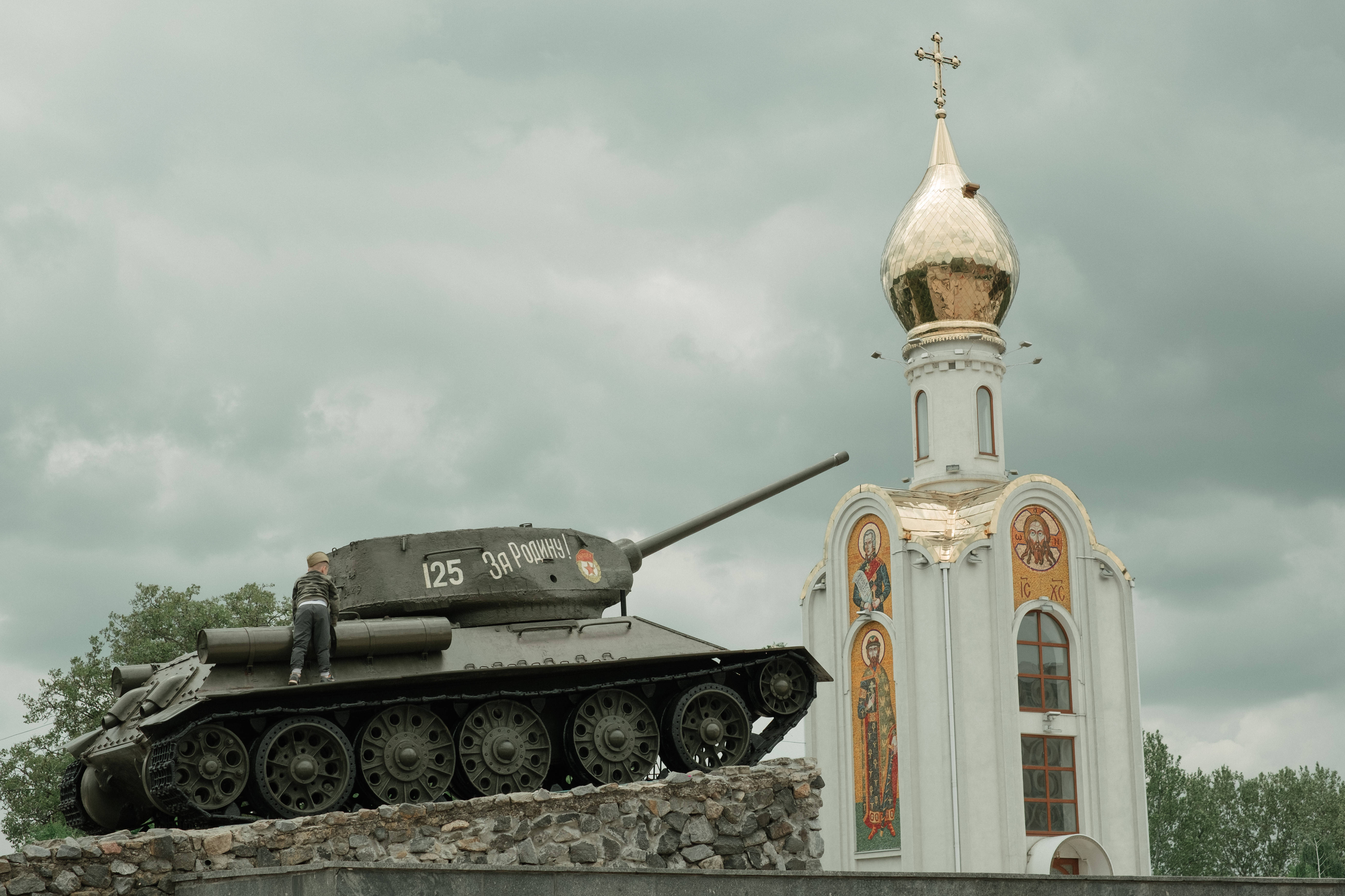 Moldova, tank monument, soldier, 5K Desktop Wallpaper