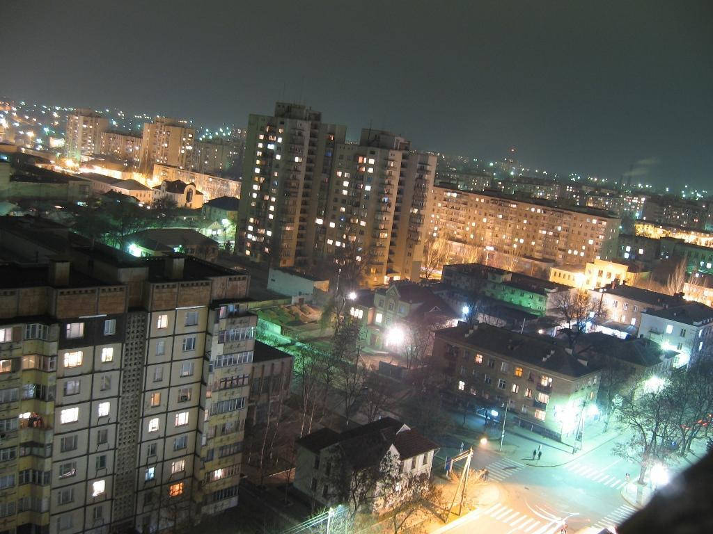 Moldova, night, urban neighborhood, SD Desktop Wallpaper