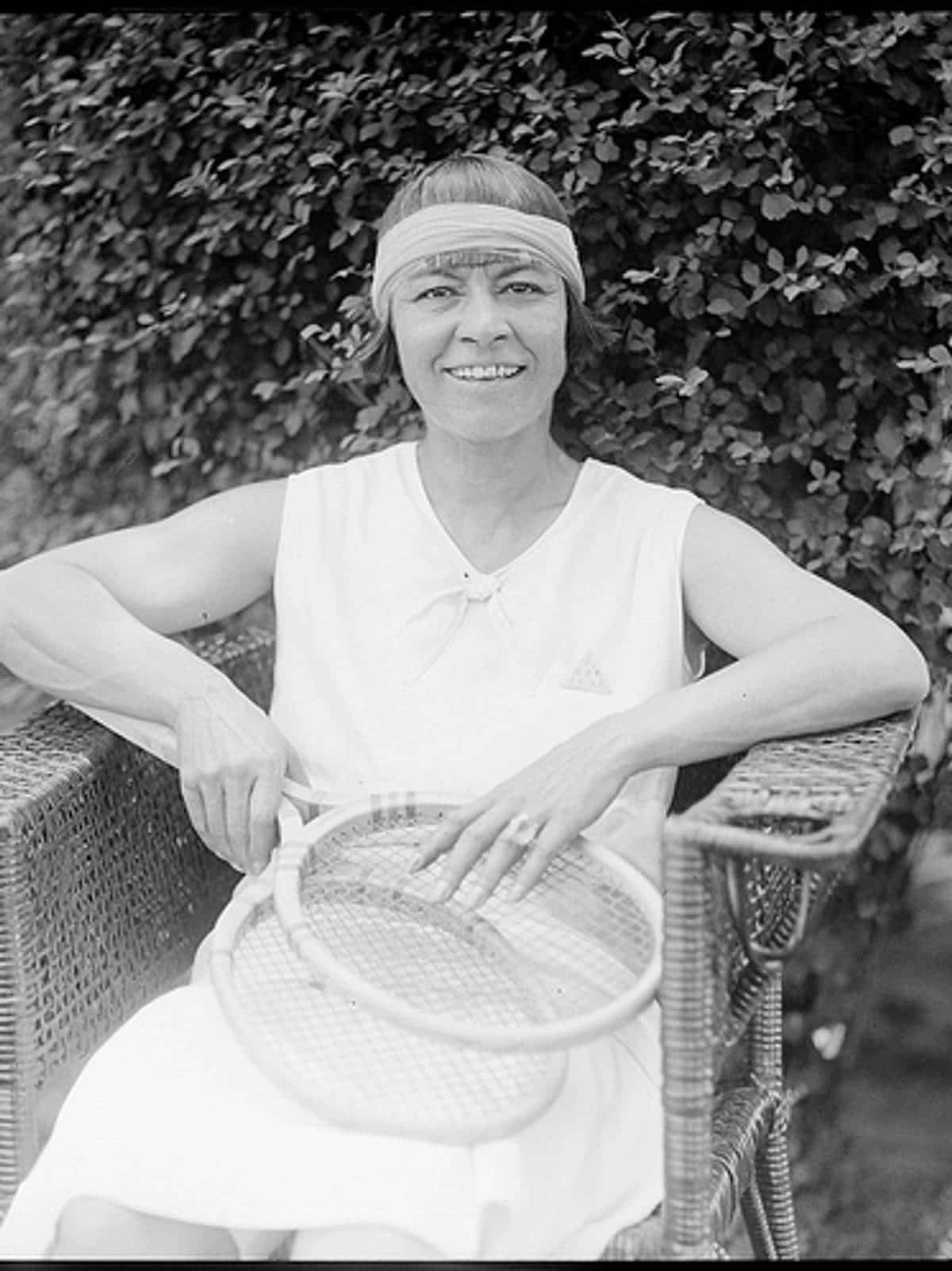 Molla Mallory, vintage tennis attire, wicker chair, HD Phone Wallpaper