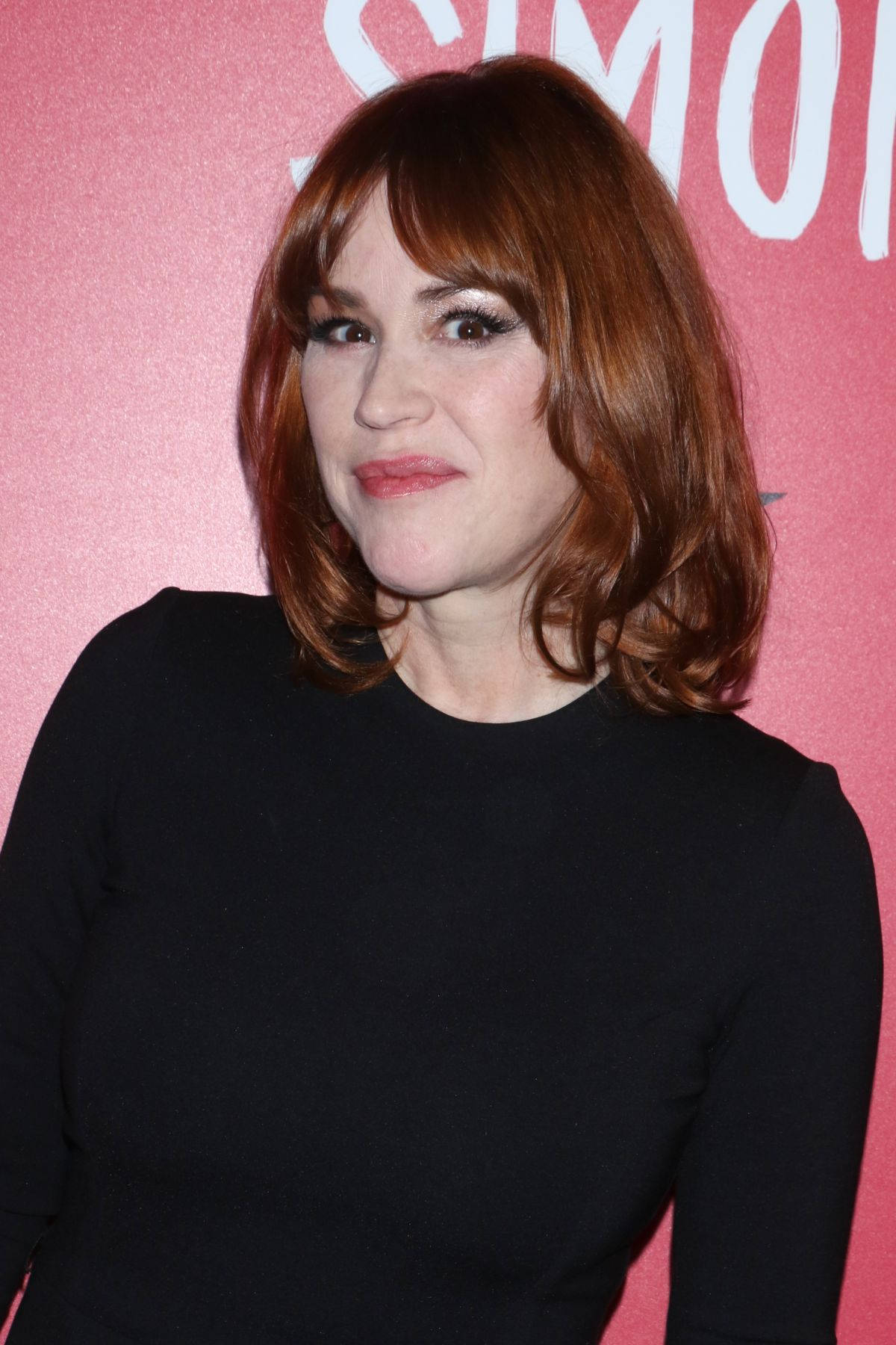 Molly Ringwald, red hair, black top, HD Phone Wallpaper