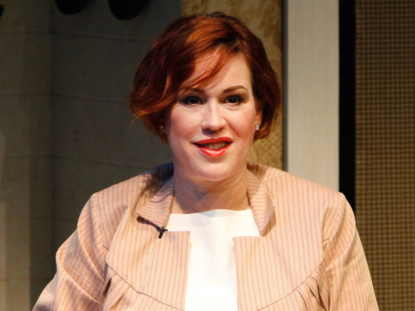 Molly Ringwald, short red hair, bright red lipstick, HD Desktop Wallpaper