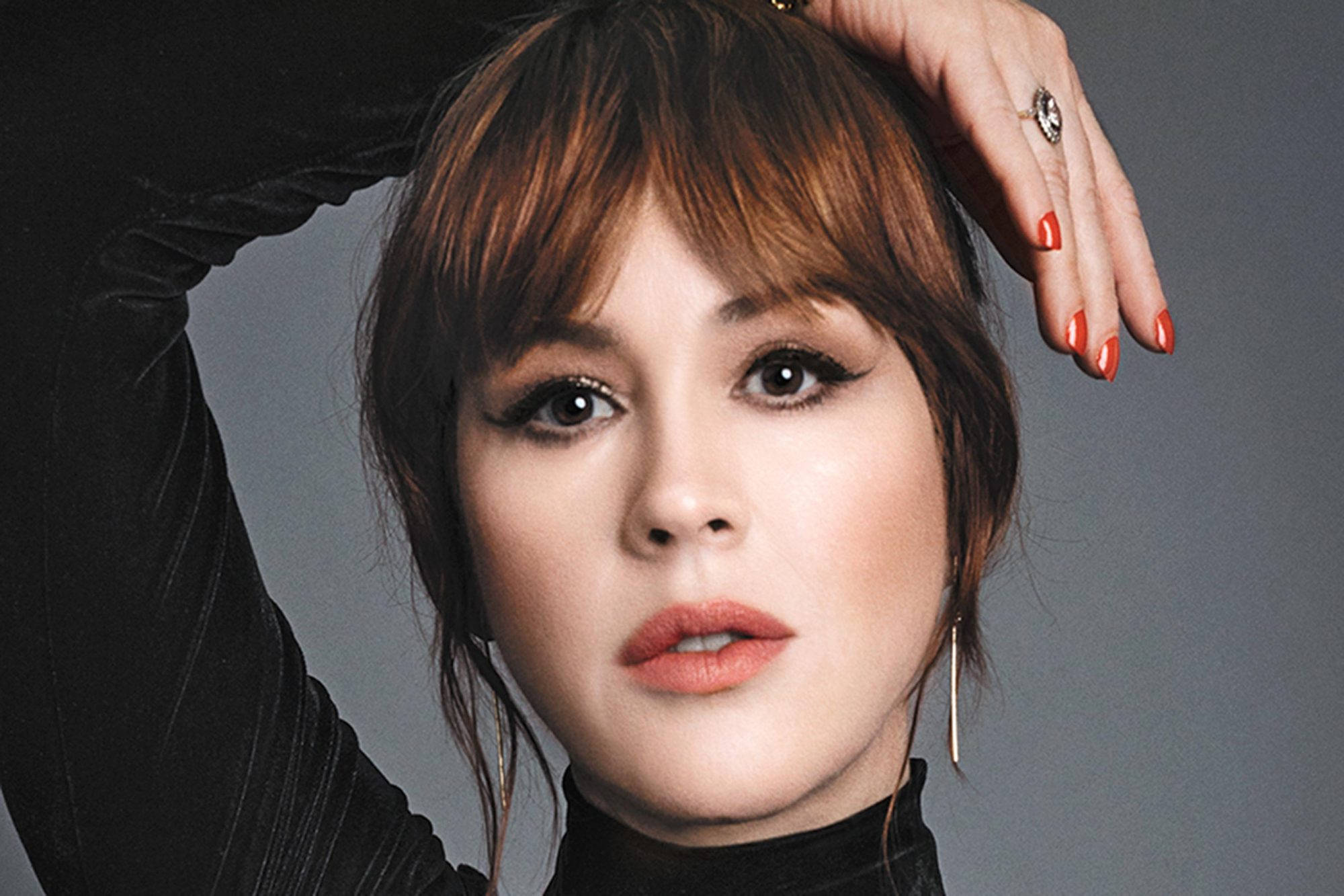 Molly Ringwald, dark eyeliner, bangs, Full HD Desktop Wallpaper