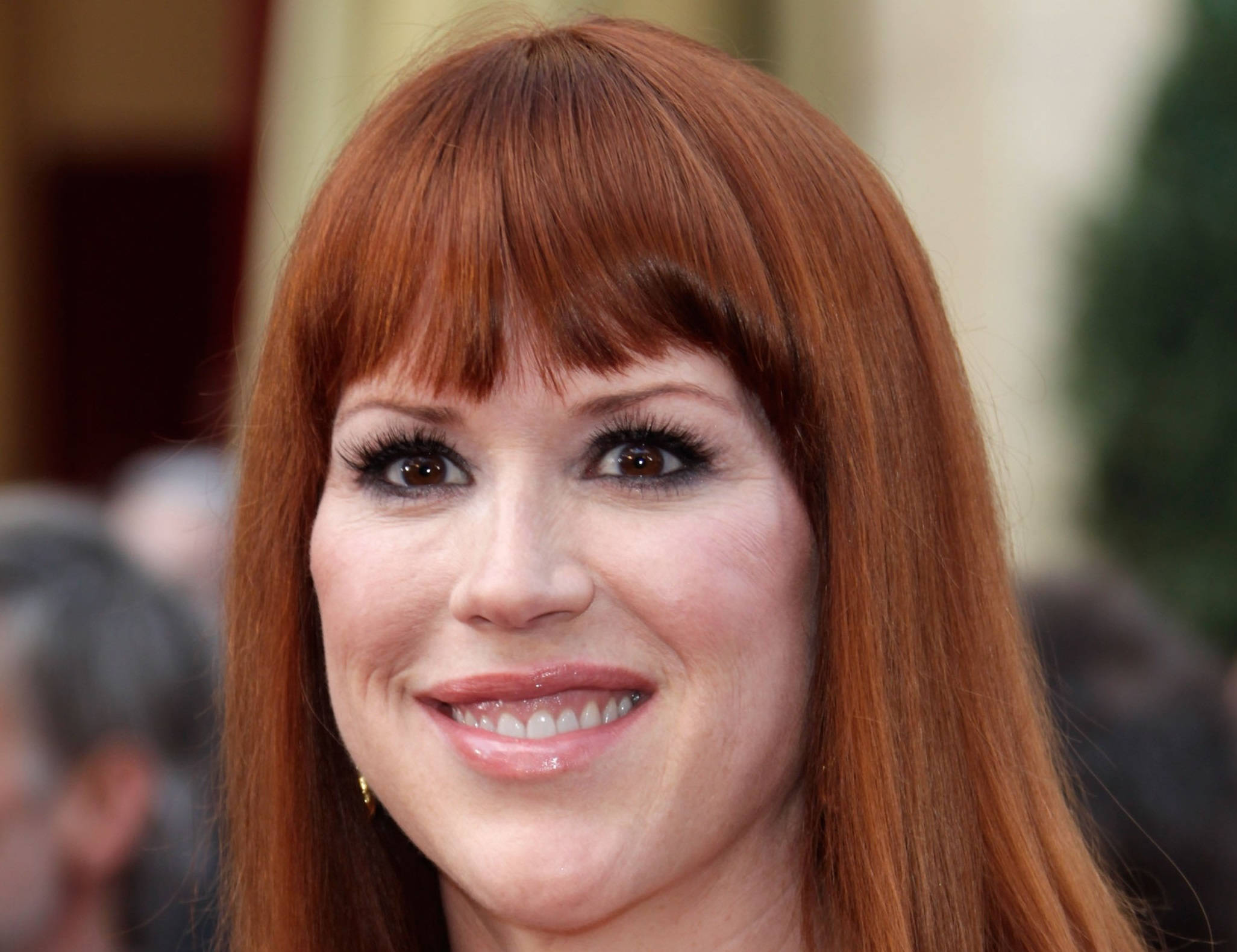 Molly Ringwald, bangs hairstyle, vibrant red hair, Full HD Desktop Wallpaper